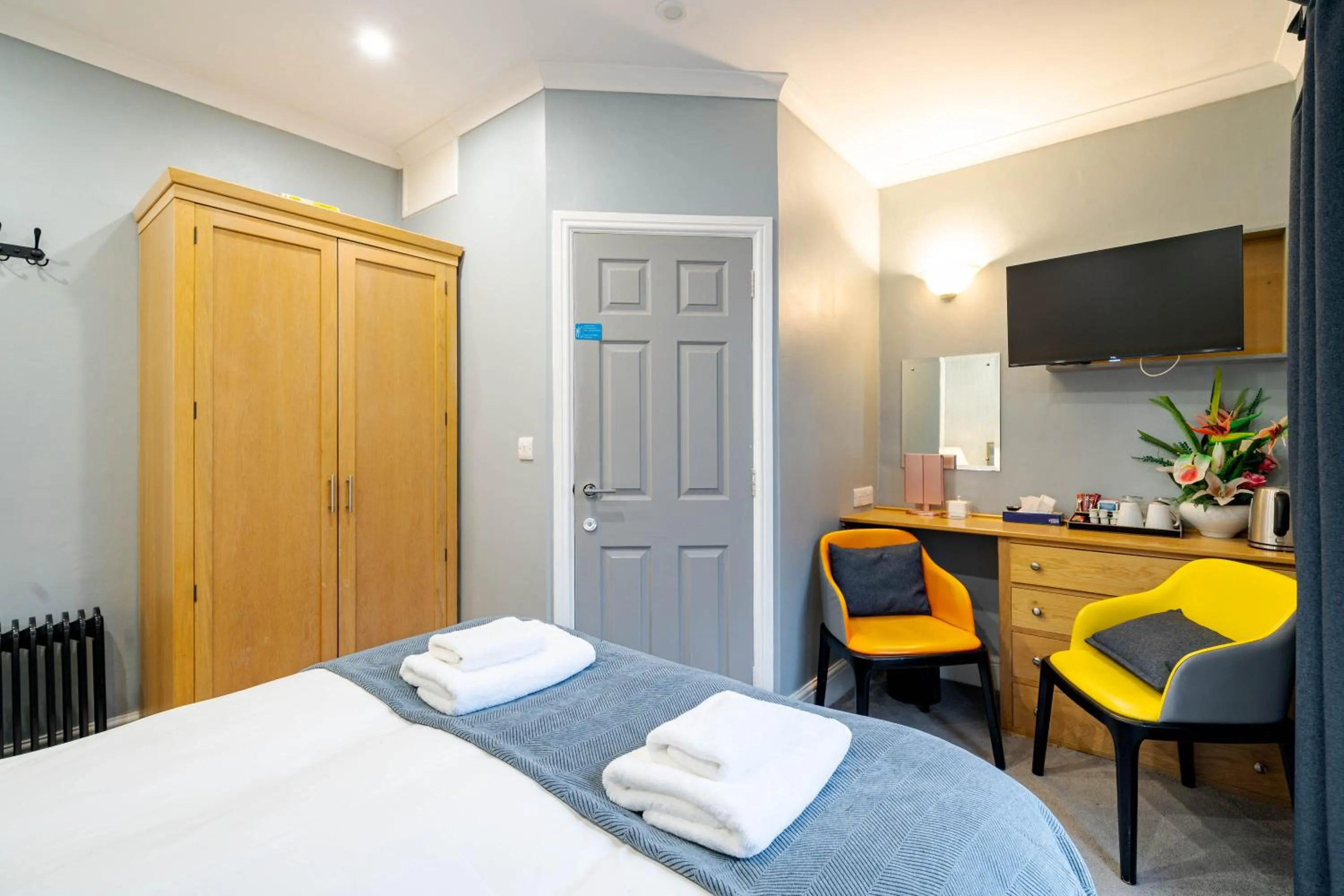 Bed in Waterhead Rooms & Suites - Parking Available Onsite