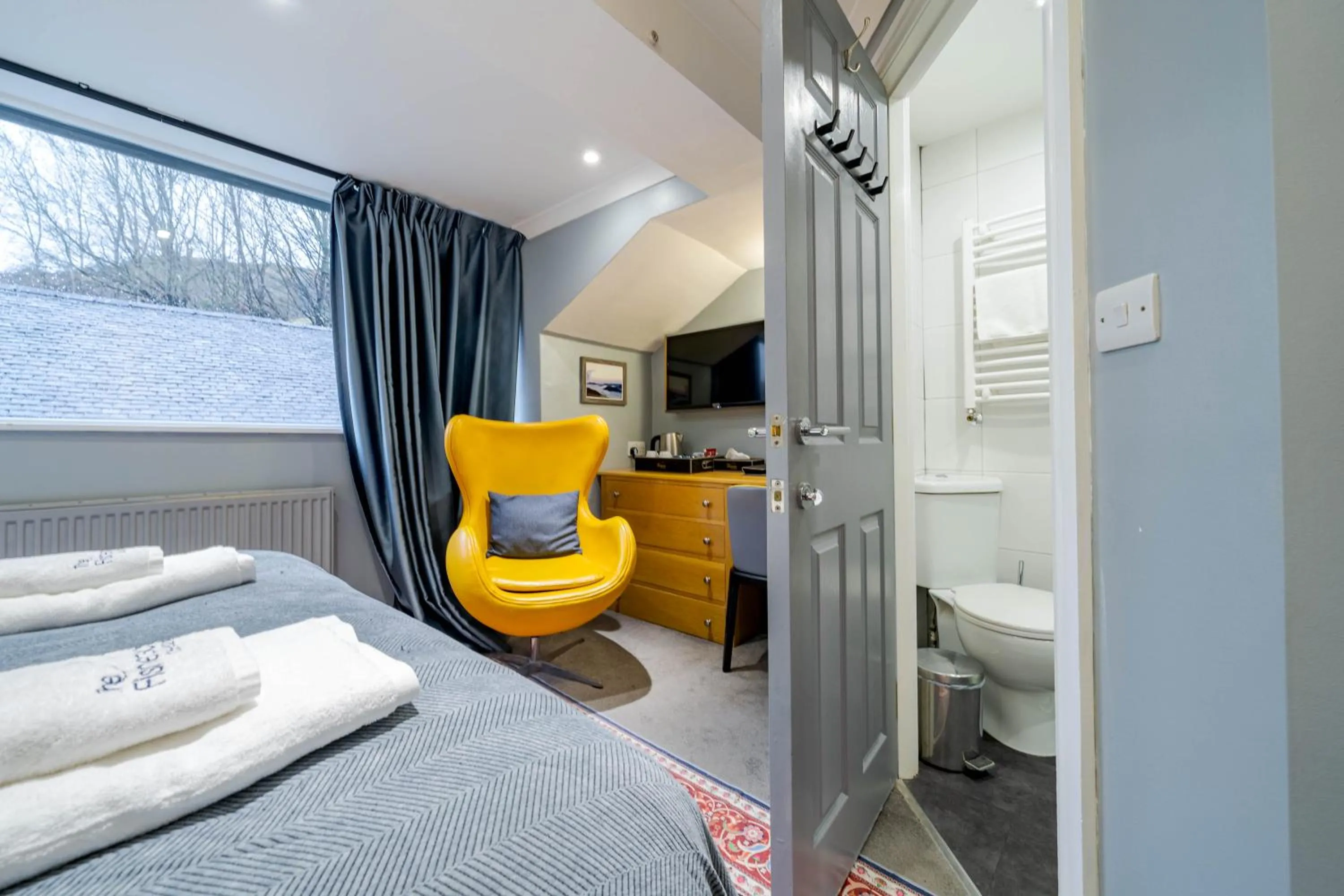 Bed in Waterhead Rooms & Suites - Parking Available Onsite