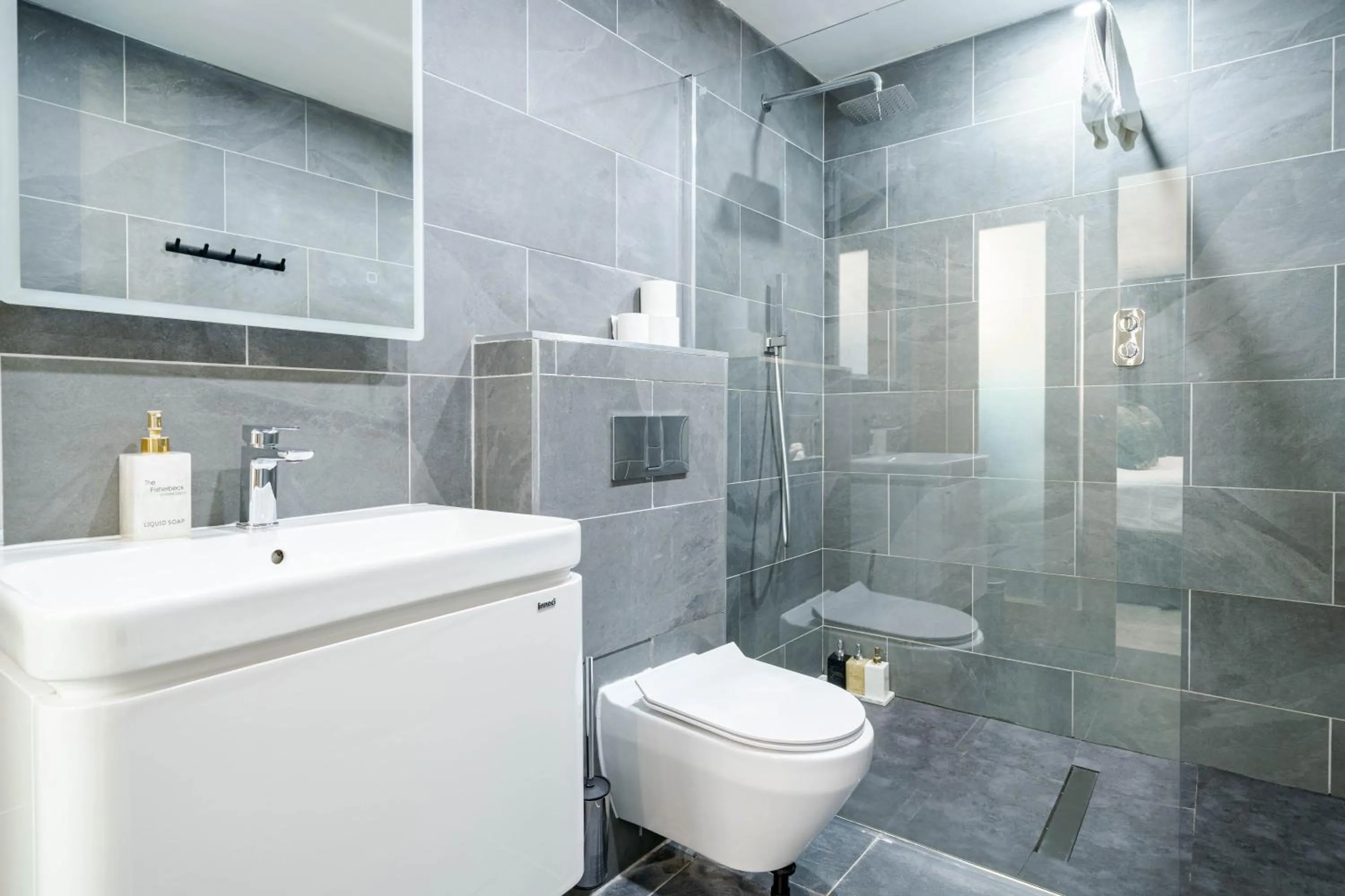 Waterhead Rooms & Suites - Parking Available Onsite