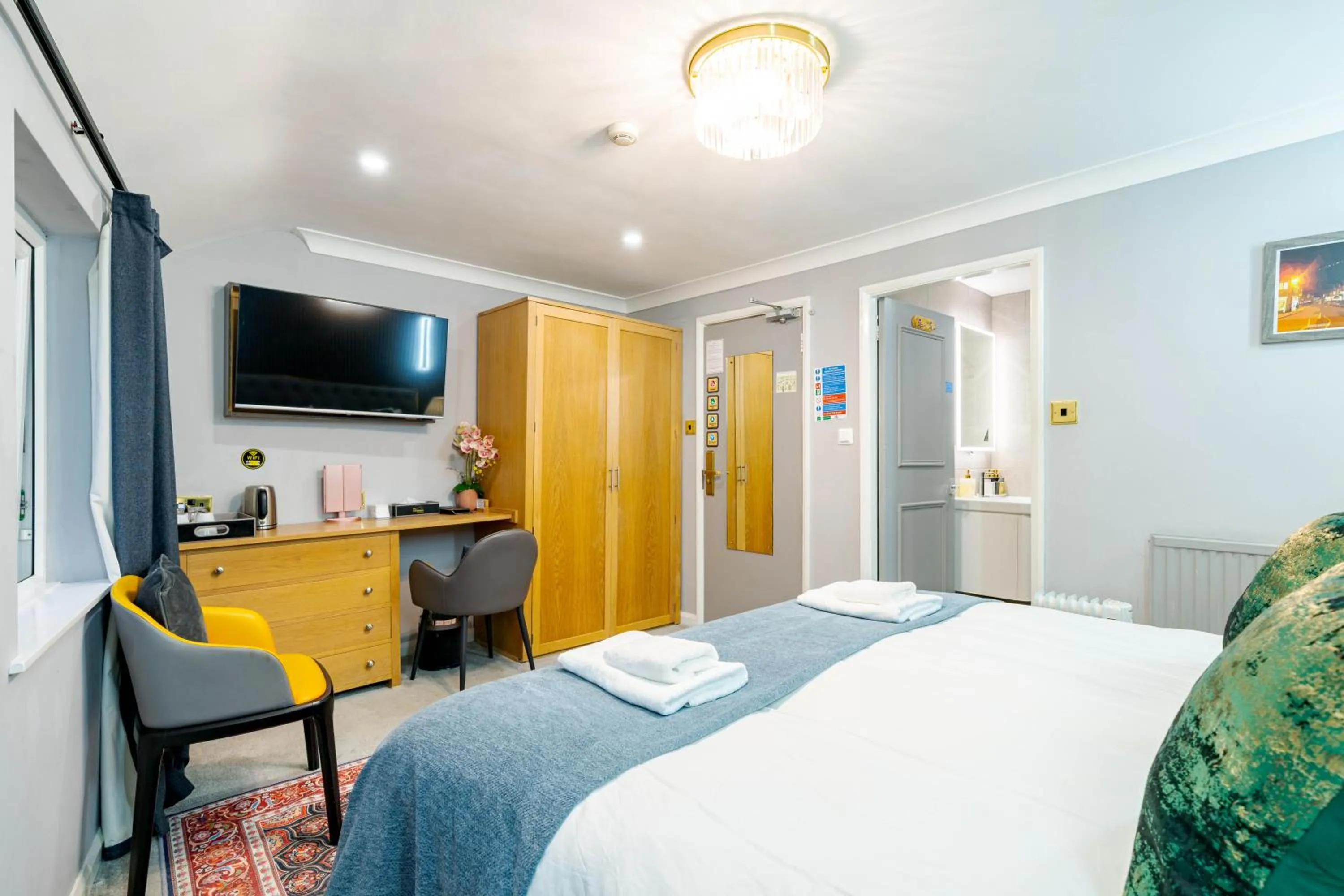 Bed in Waterhead Rooms & Suites - Parking Available Onsite