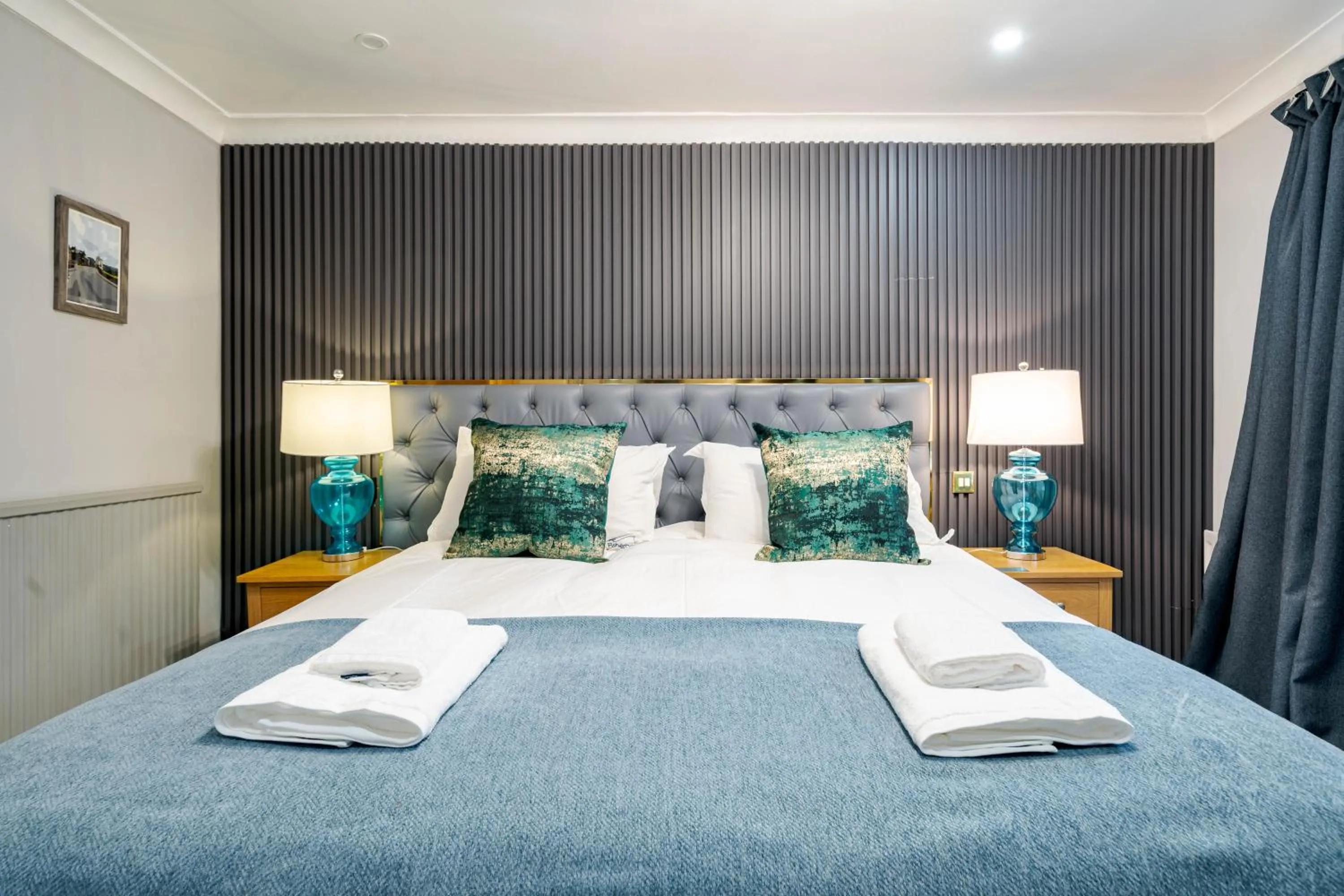Bed in Waterhead Rooms & Suites - Parking Available Onsite