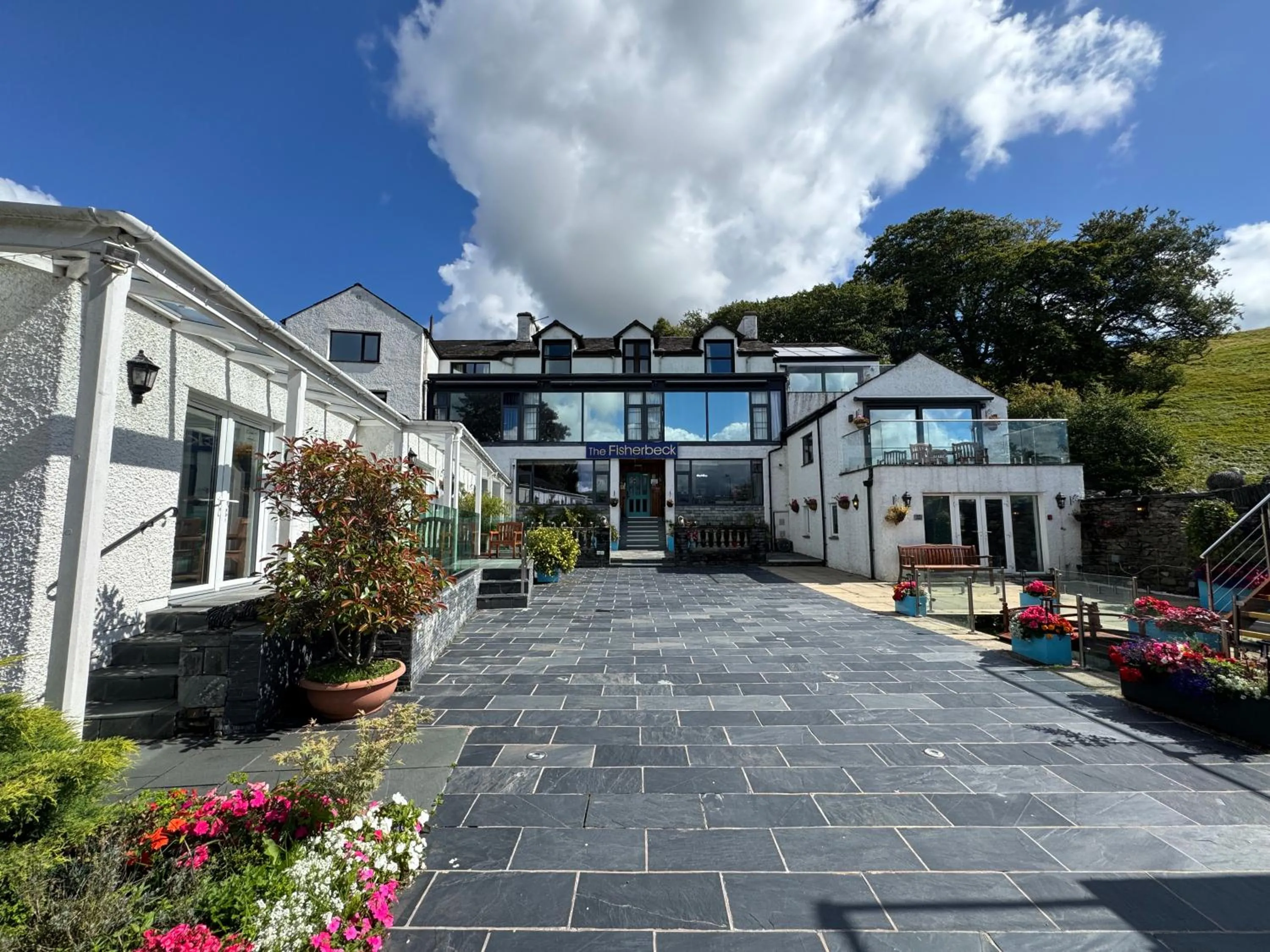Waterhead Rooms & Suites - Parking Available Onsite
