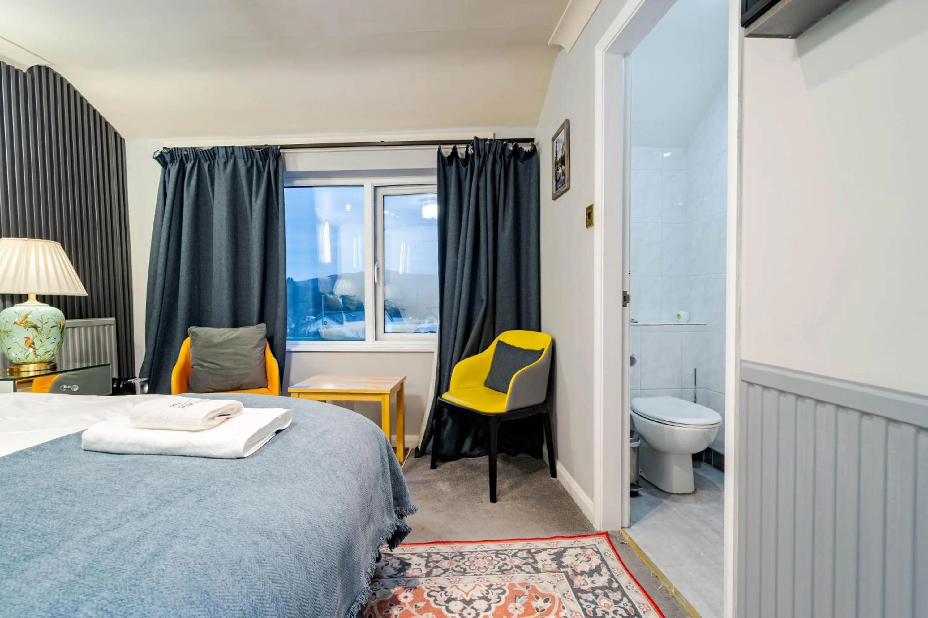 Bed in Waterhead Rooms & Suites - Parking Available Onsite