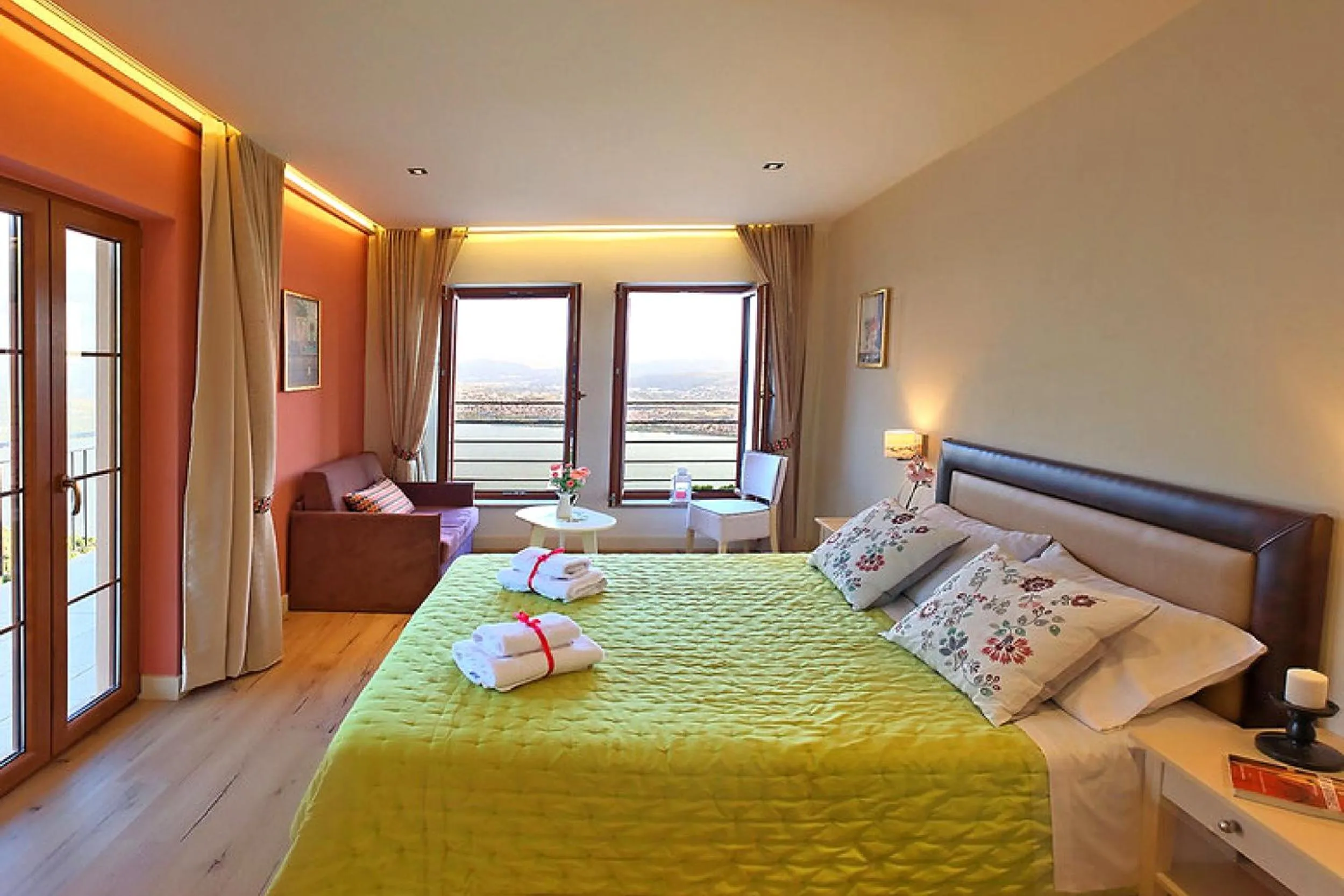 Photo of the whole room, Bed in Arktos Hotel