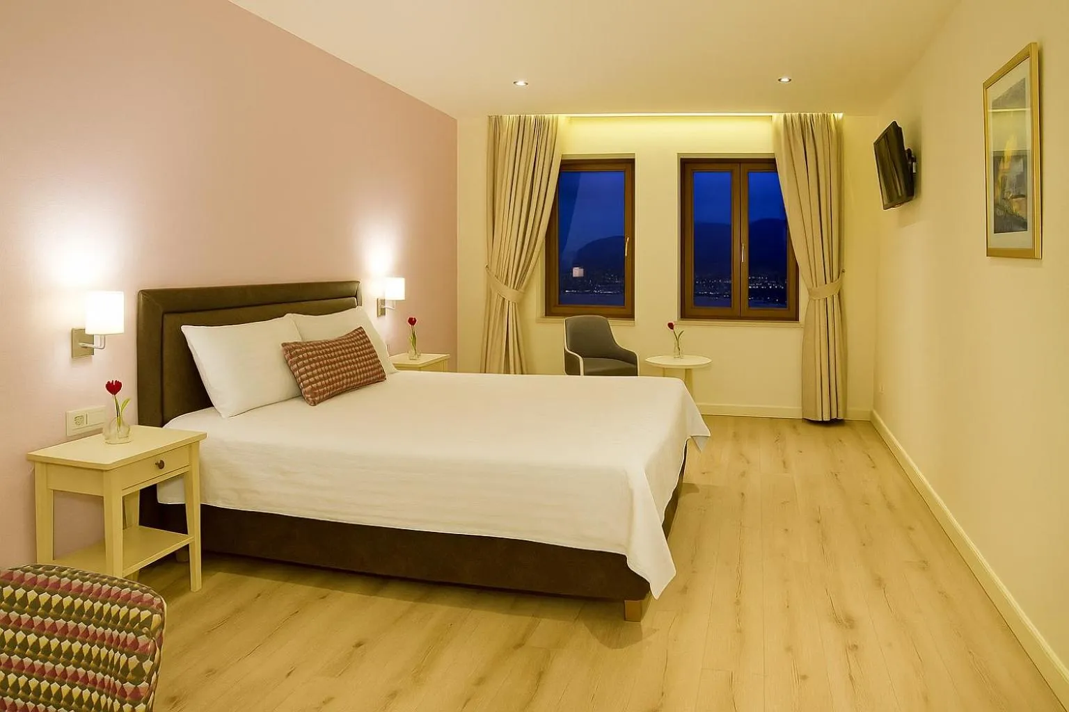 Photo of the whole room, Bed in Arktos Hotel