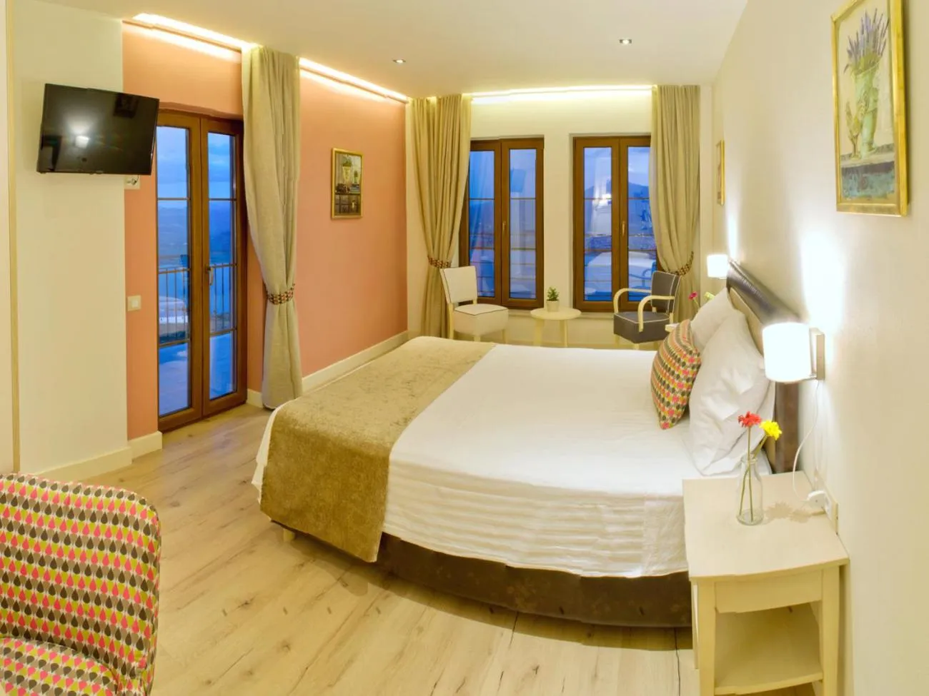 Photo of the whole room, Bed in Arktos Hotel