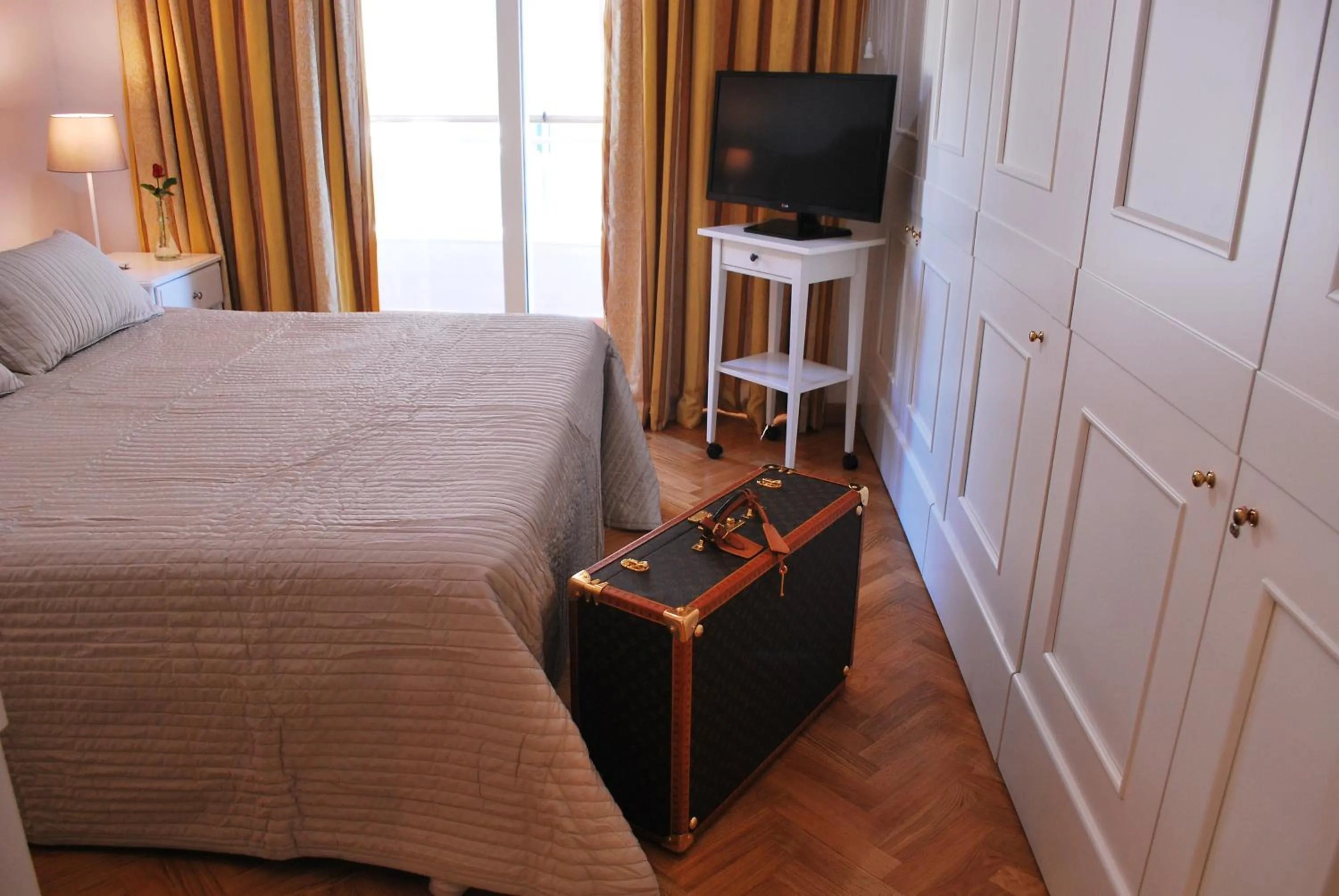 Bedroom, Bed in Attico 203