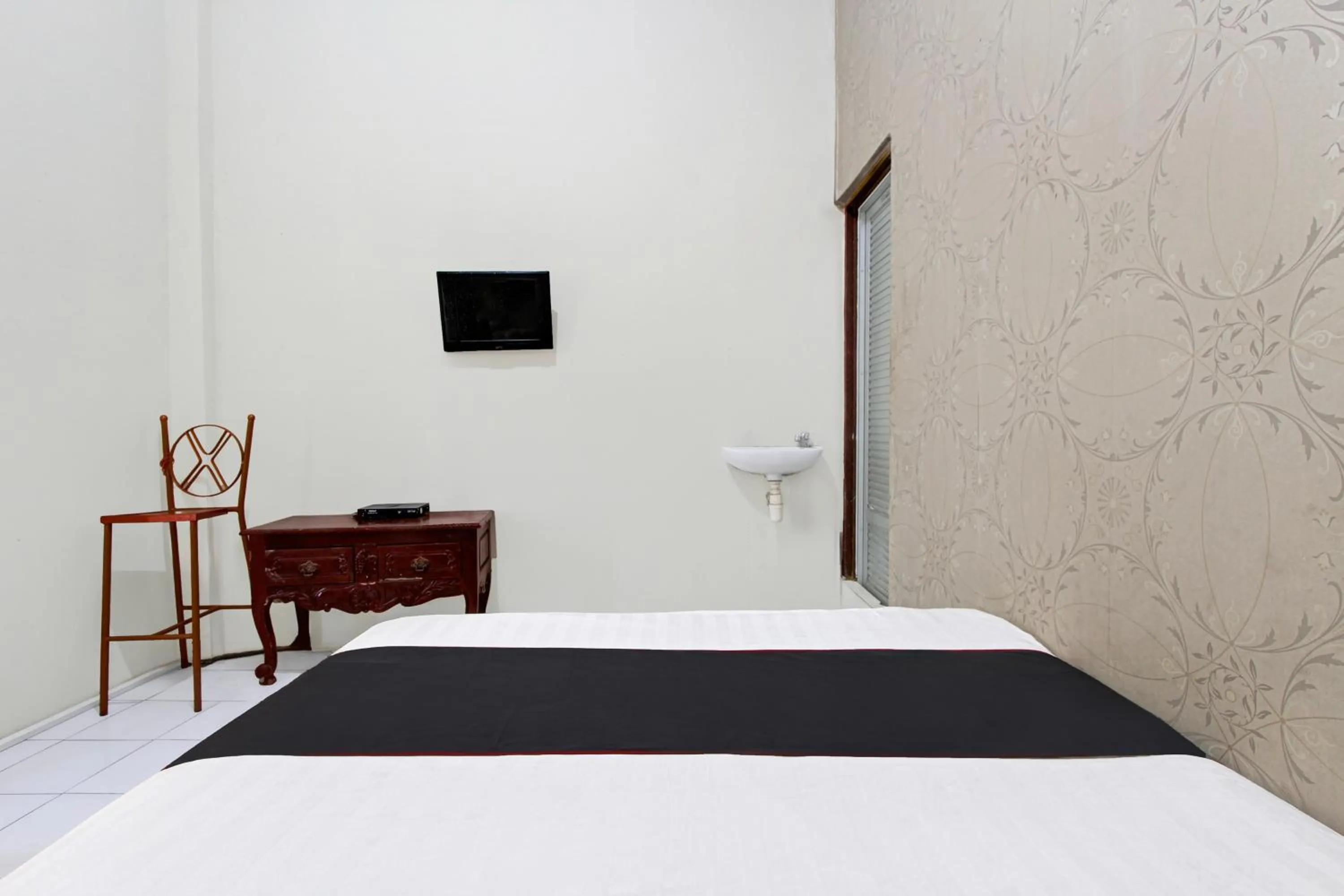 Bedroom, Bed in Hotel O Near Tugu Yogyakarta 2 formerly Monjali Inn