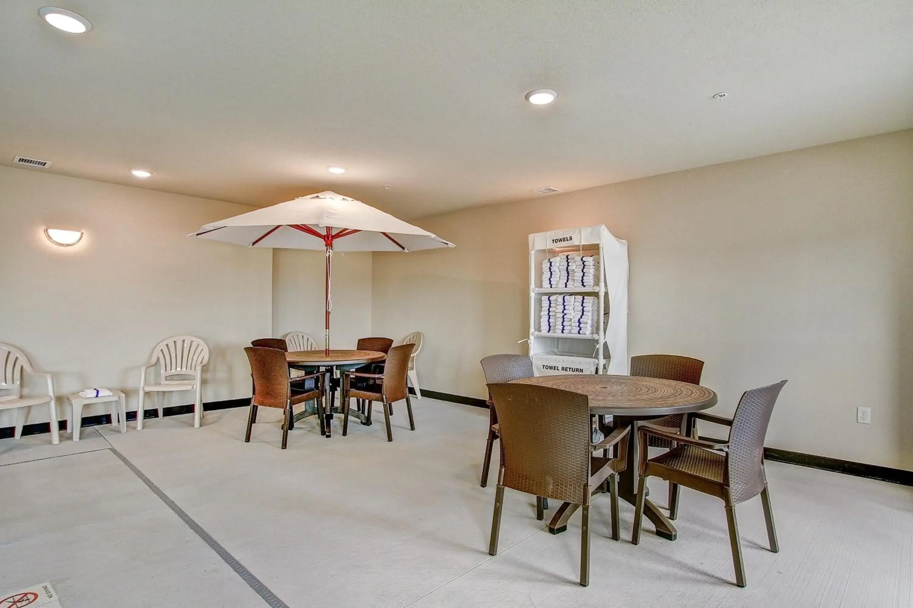 Swimming pool in Cobblestone Hotel & Suites Pulaski/Green Bay Swimming pool in Cobblestone Hotel & Suites Pulaski/Green Bay