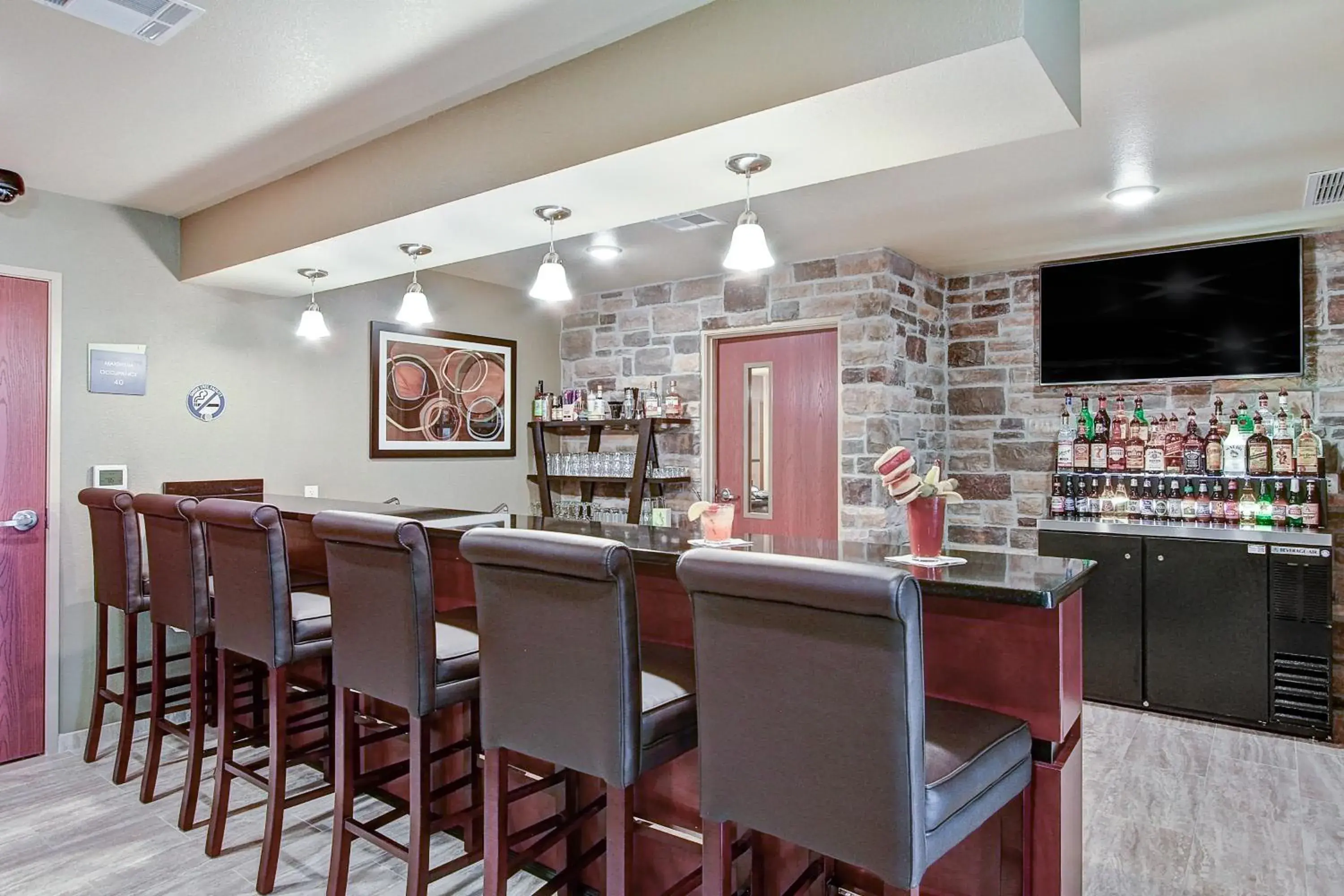 Lounge or bar in Cobblestone Hotel & Suites Pulaski/Green Bay Lounge or bar in Cobblestone Hotel & Suites Pulaski/Green Bay