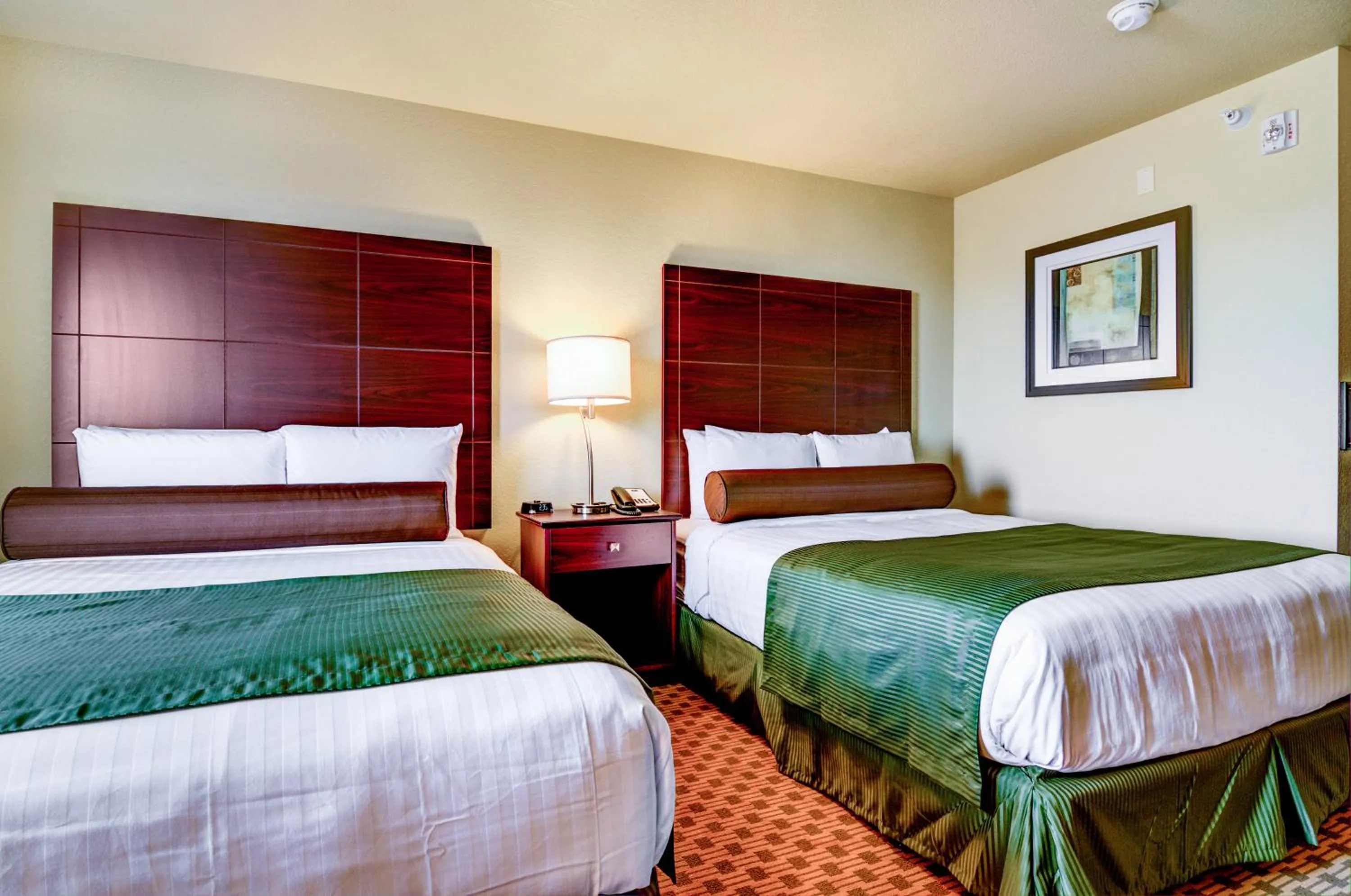Bed in Cobblestone Hotel & Suites Pulaski/Green Bay