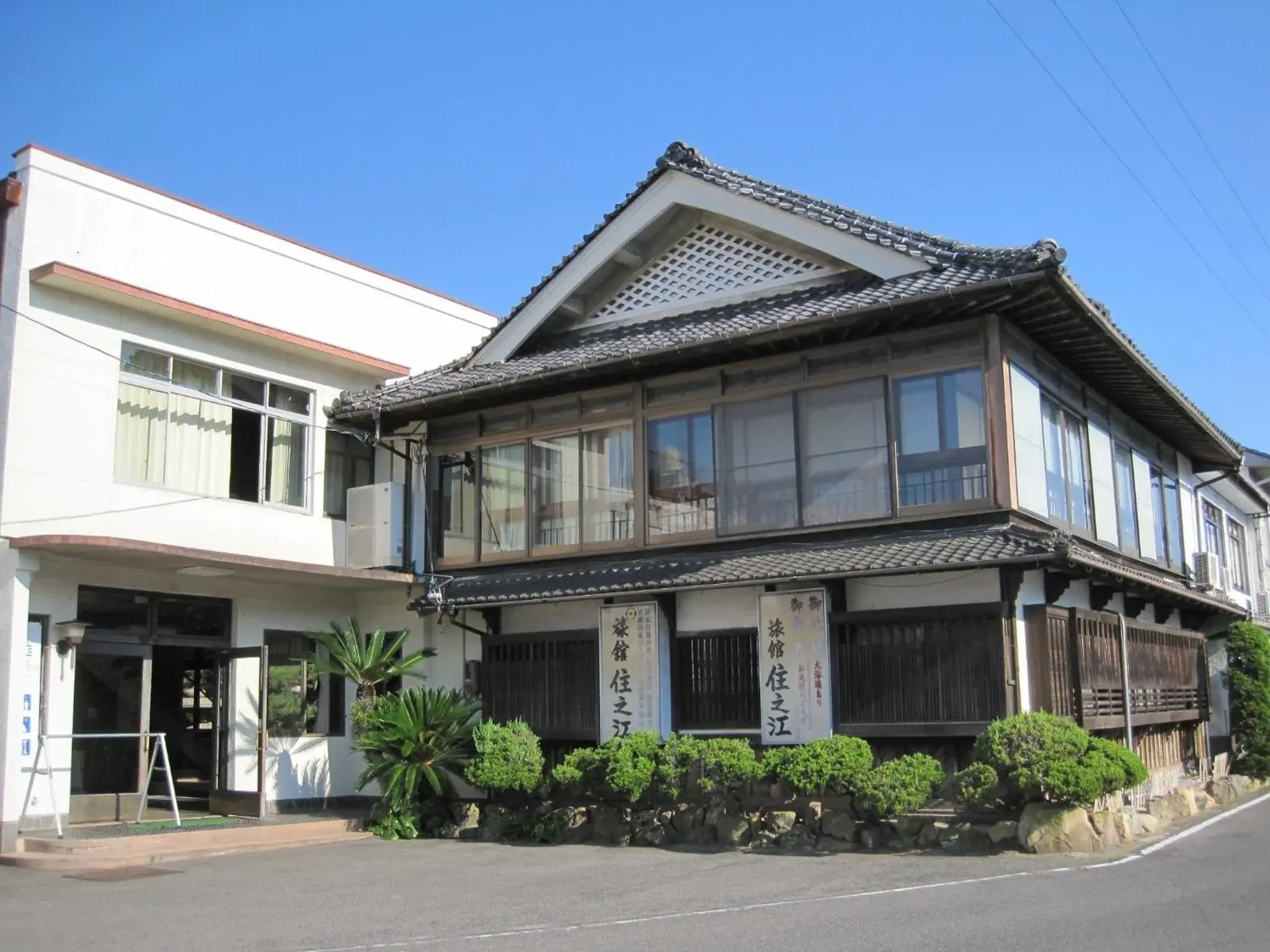 Facade/entrance in Suminoe Ryokan Facade/entrance in Suminoe Ryokan