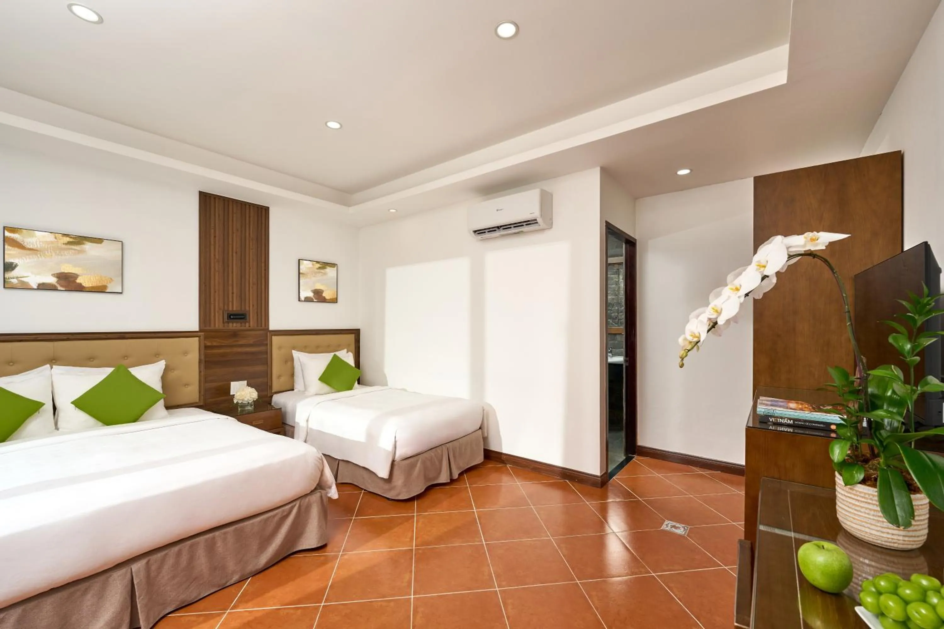 Bed in Famiana Green Villa - Complimentary Airport Shuttle
