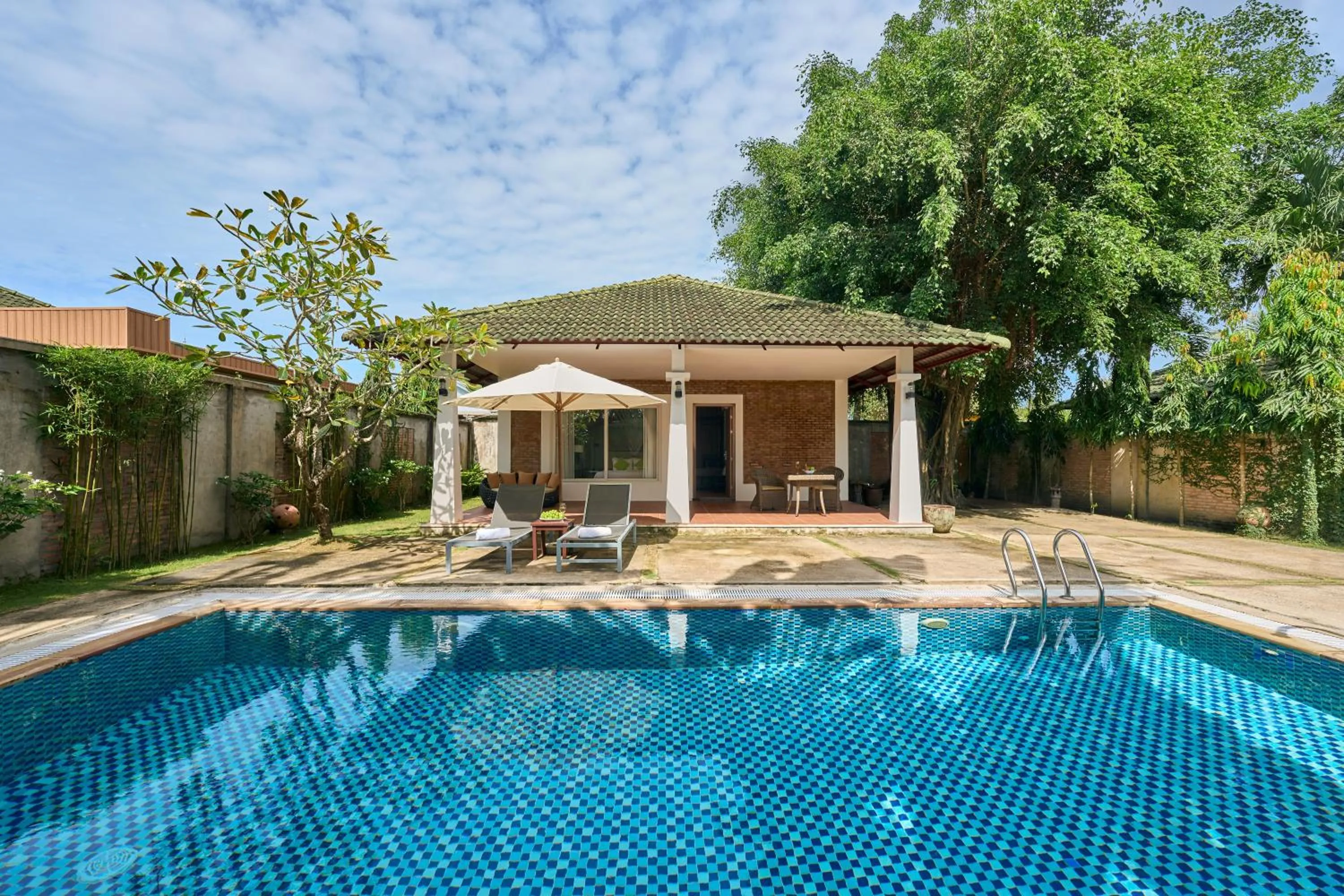 Swimming pool in Famiana Green Villa - Complimentary Airport Shuttle