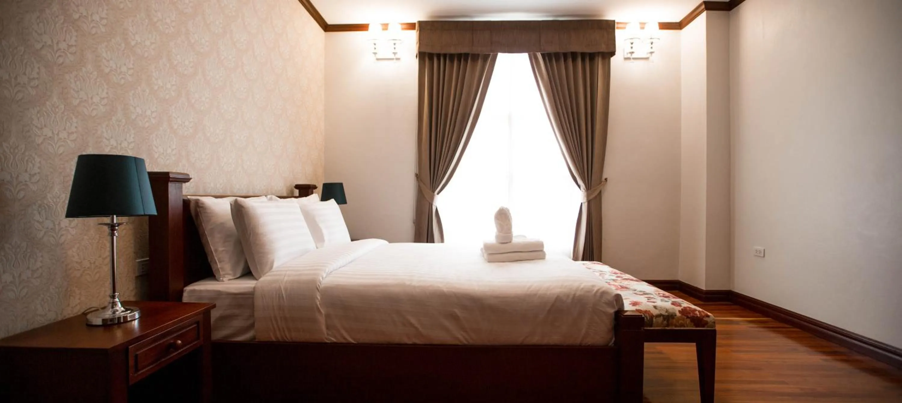 bunk bed, Bed in Capitol Residence