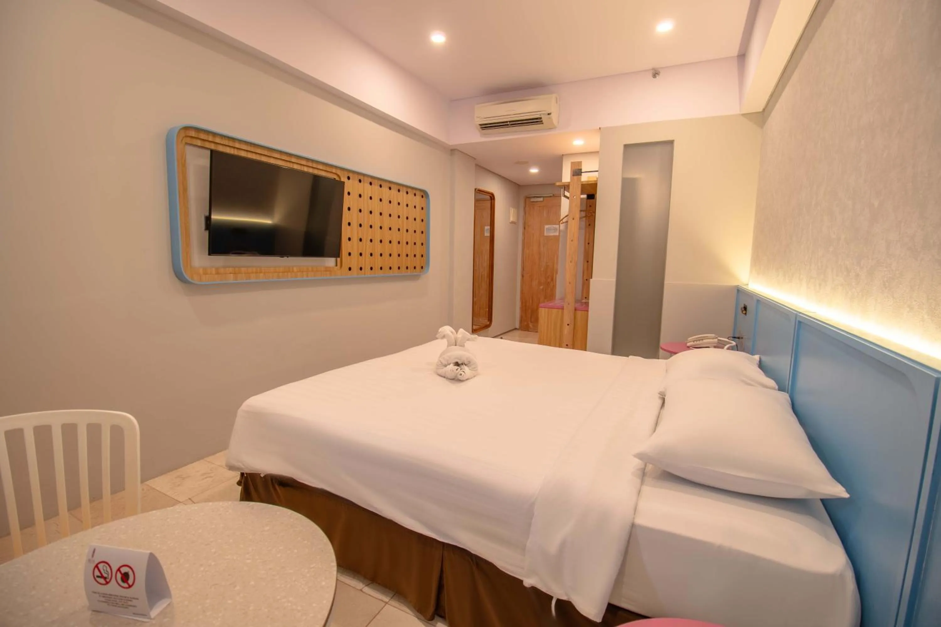 Bed in Koa D Surfer Hotel