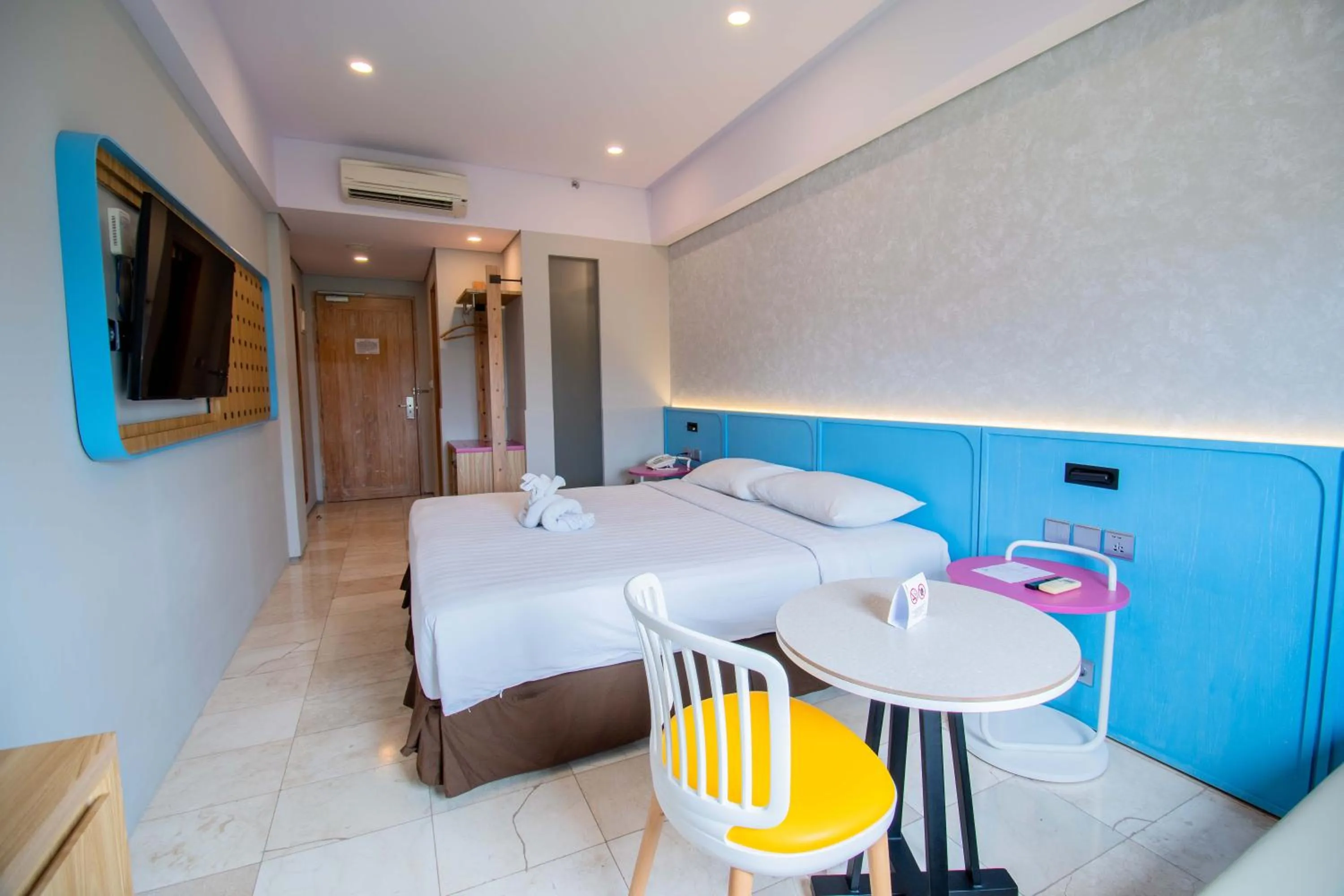 Bed in Koa D Surfer Hotel