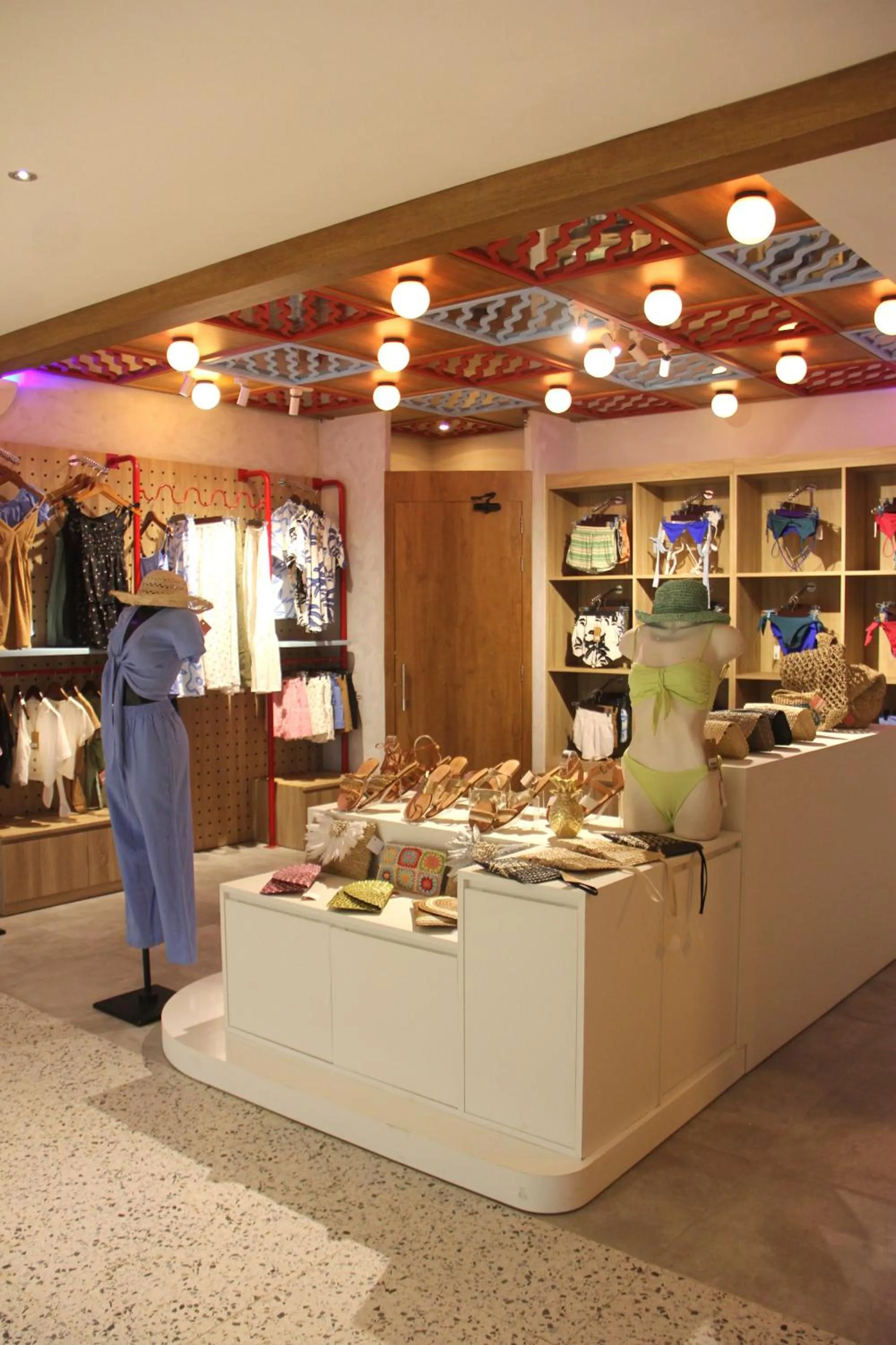 On-site shops in Koa D Surfer Hotel