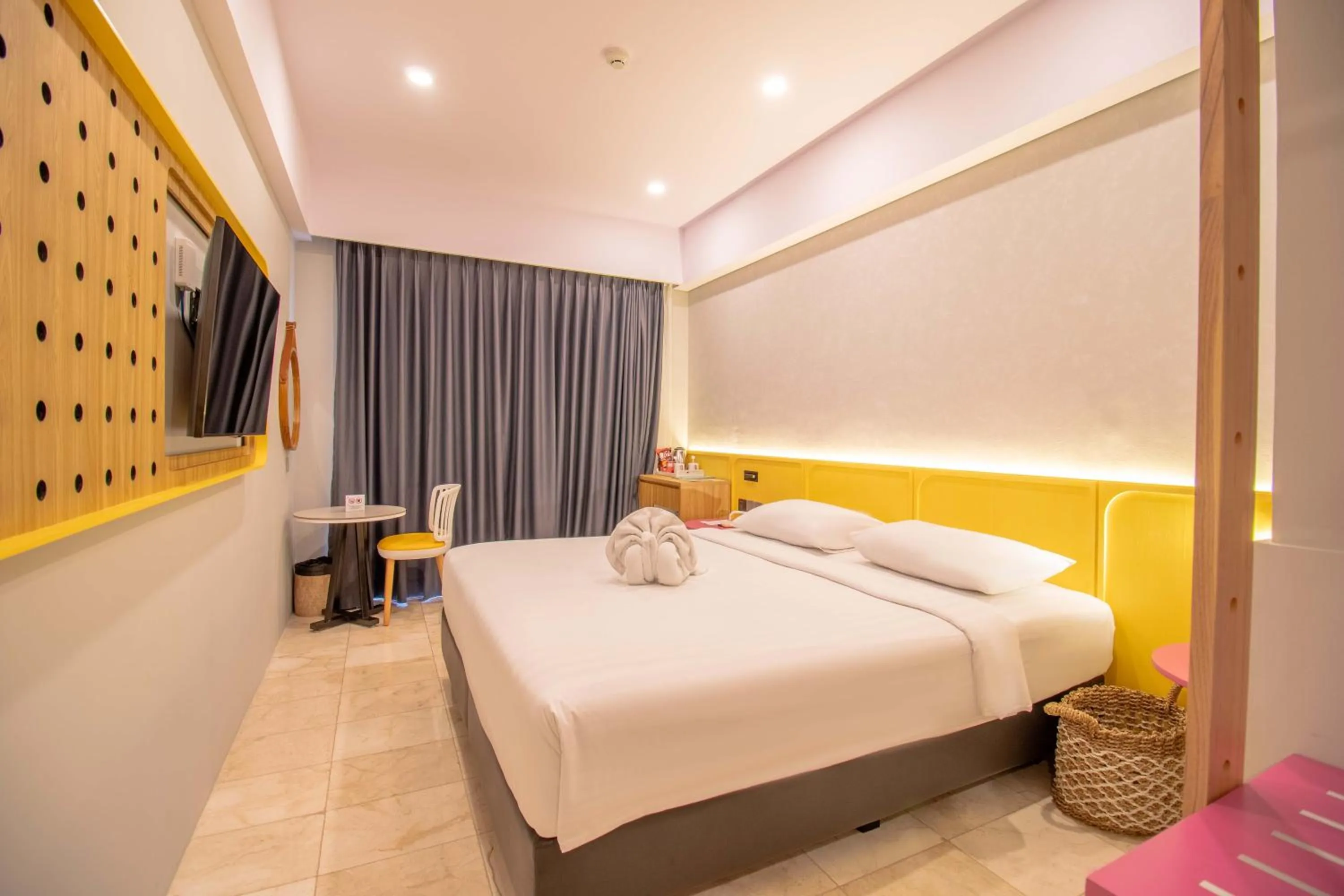 Bed in Koa D Surfer Hotel