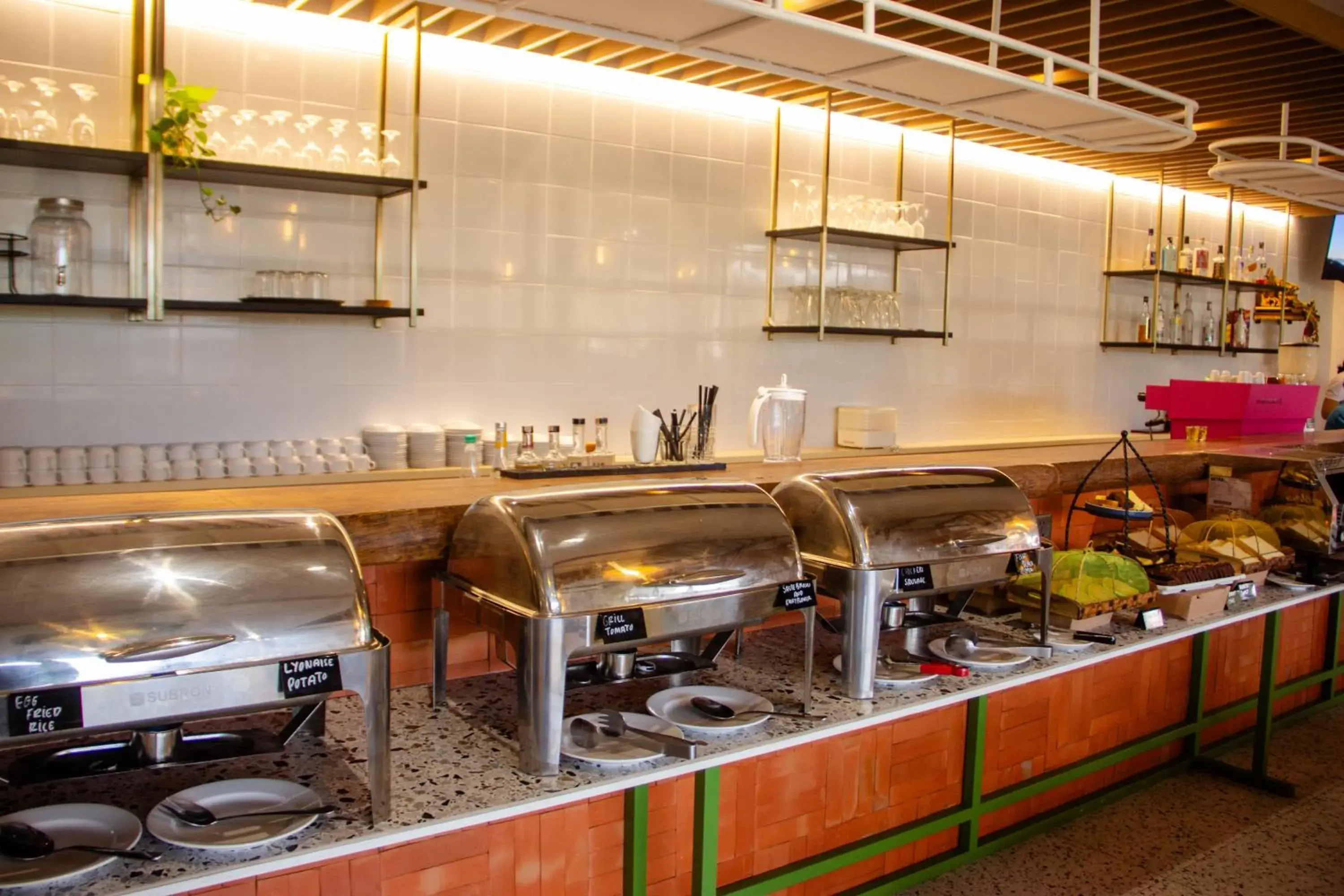 Restaurant/places to eat in Koa D Surfer Hotel Restaurant/places to eat in Koa D Surfer Hotel