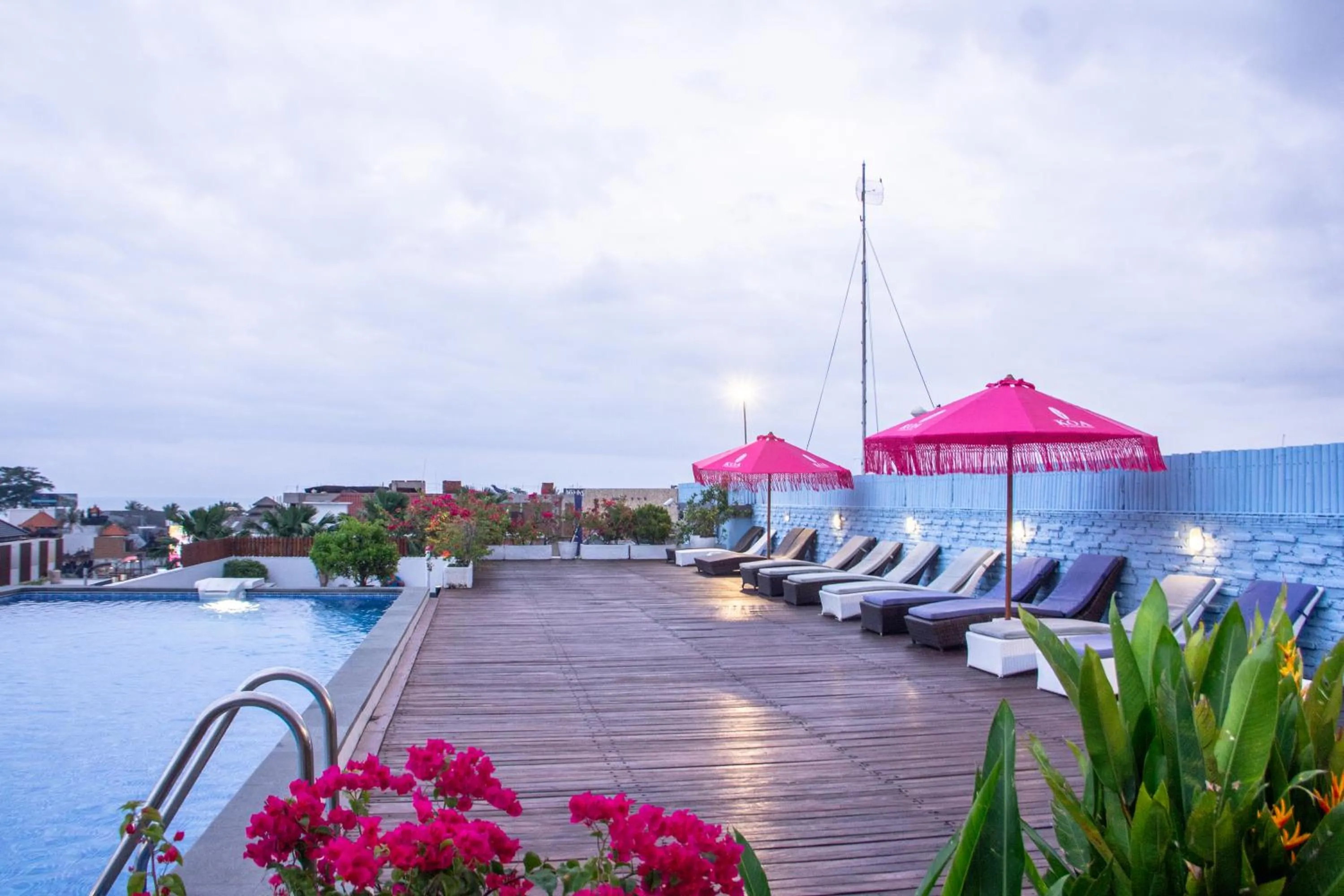 Swimming pool in Koa D Surfer Hotel