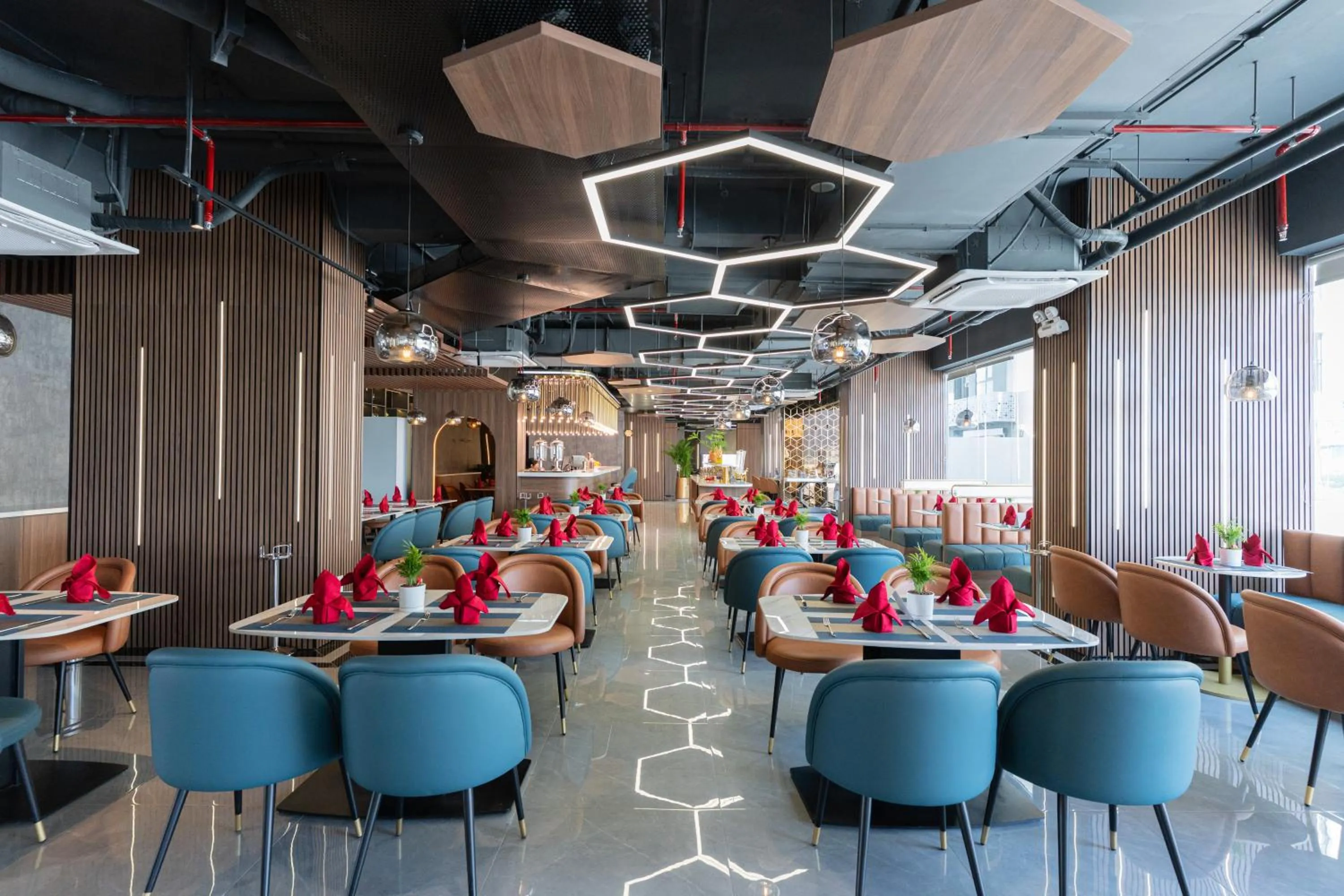 Restaurant/places to eat in Bcons City Hotel