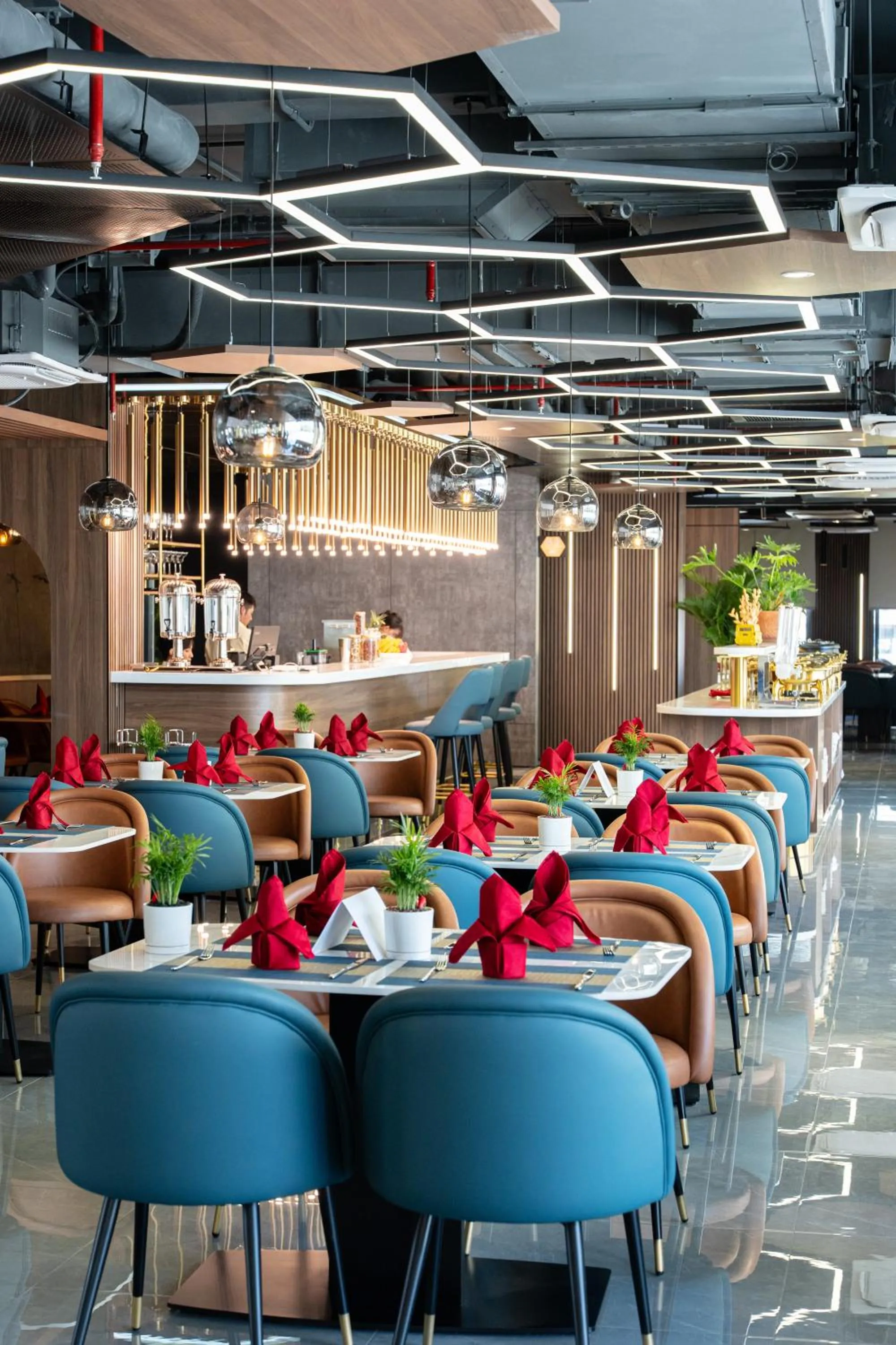 Restaurant/places to eat in Bcons City Hotel