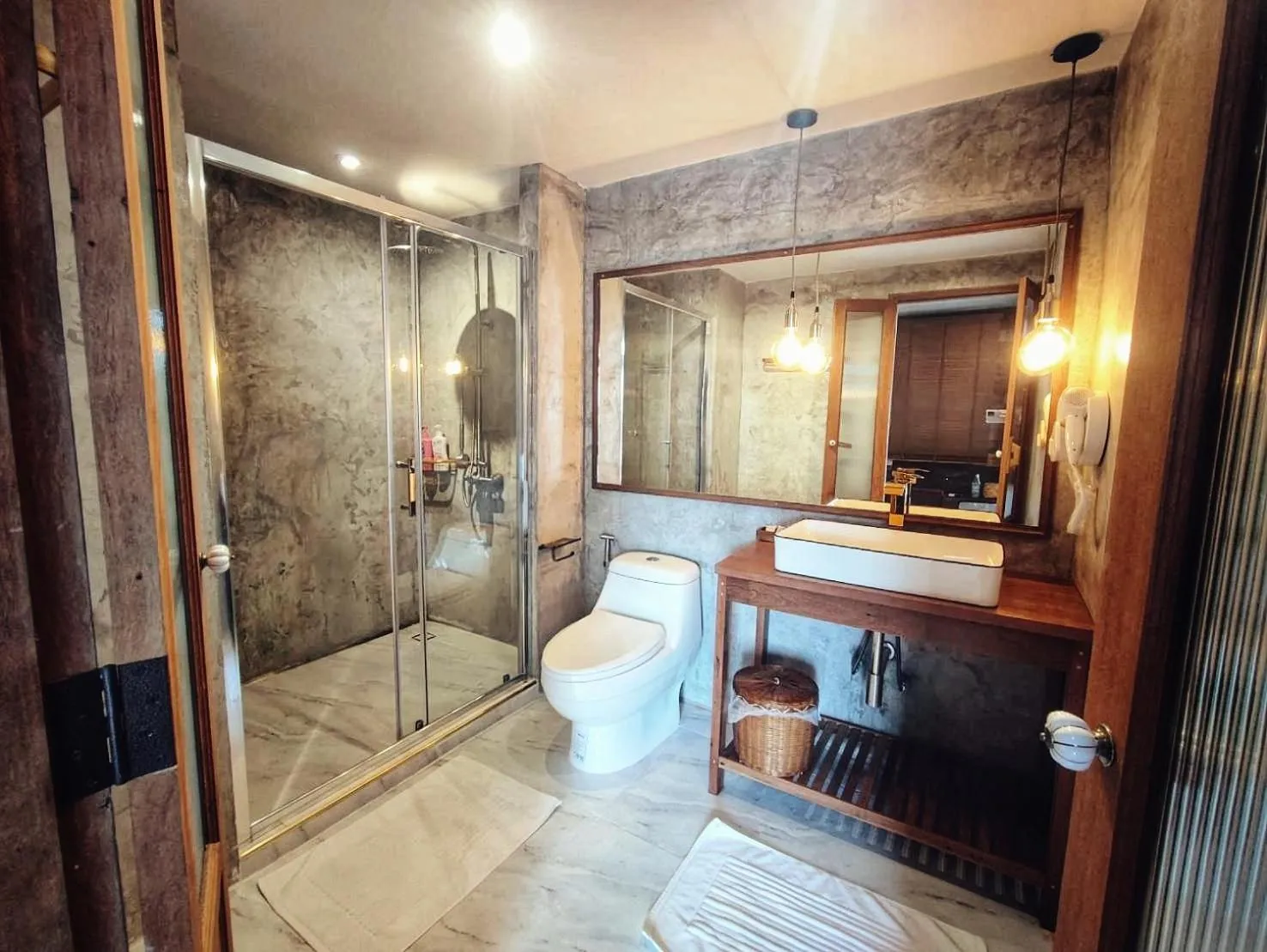 Shower in Suneta Hotel Chiangkhan Soi 6