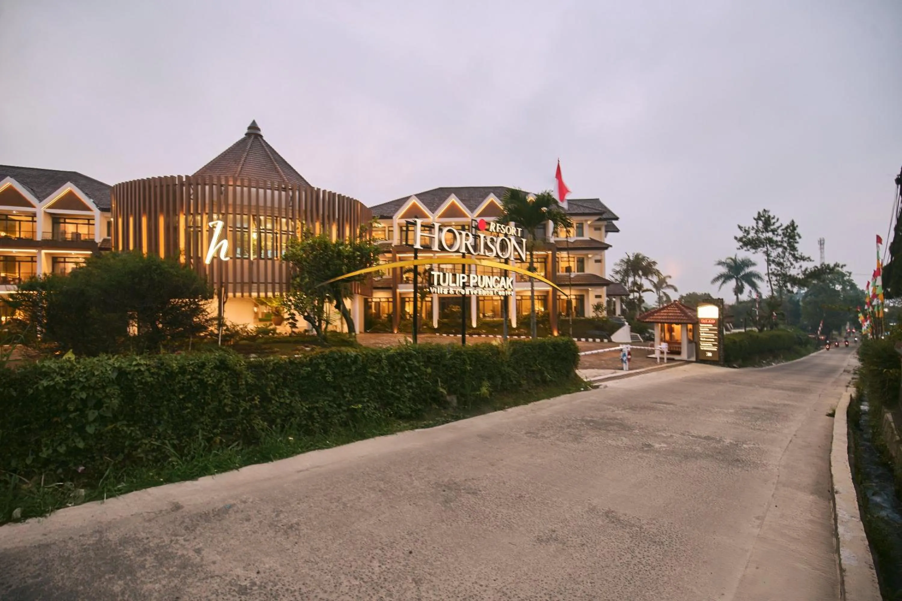 Facade/entrance in Horison Resort Tulip Puncak