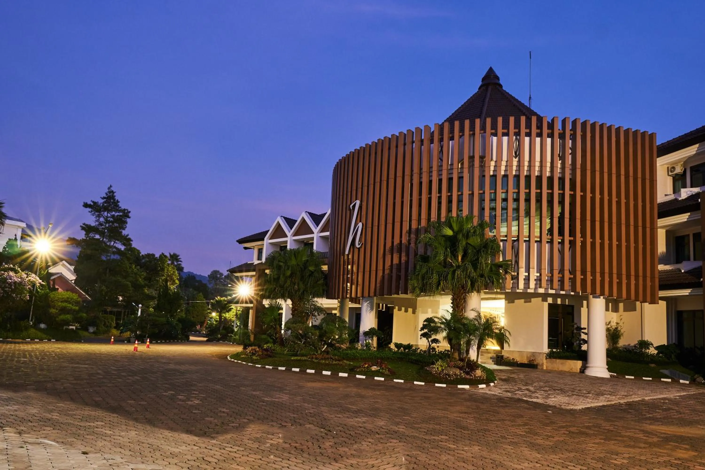 Facade/entrance in Horison Resort Tulip Puncak
