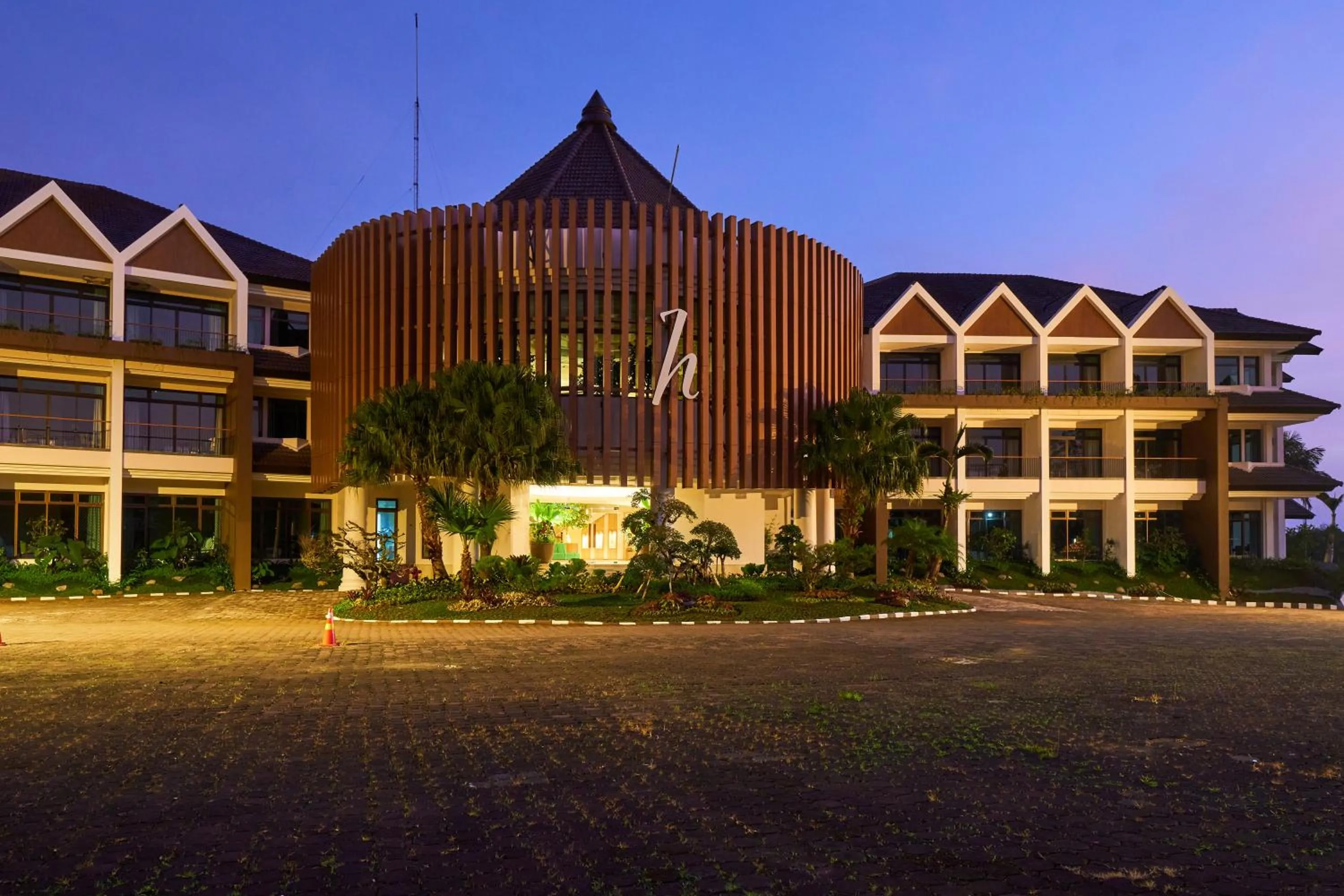 Facade/entrance in Horison Resort Tulip Puncak