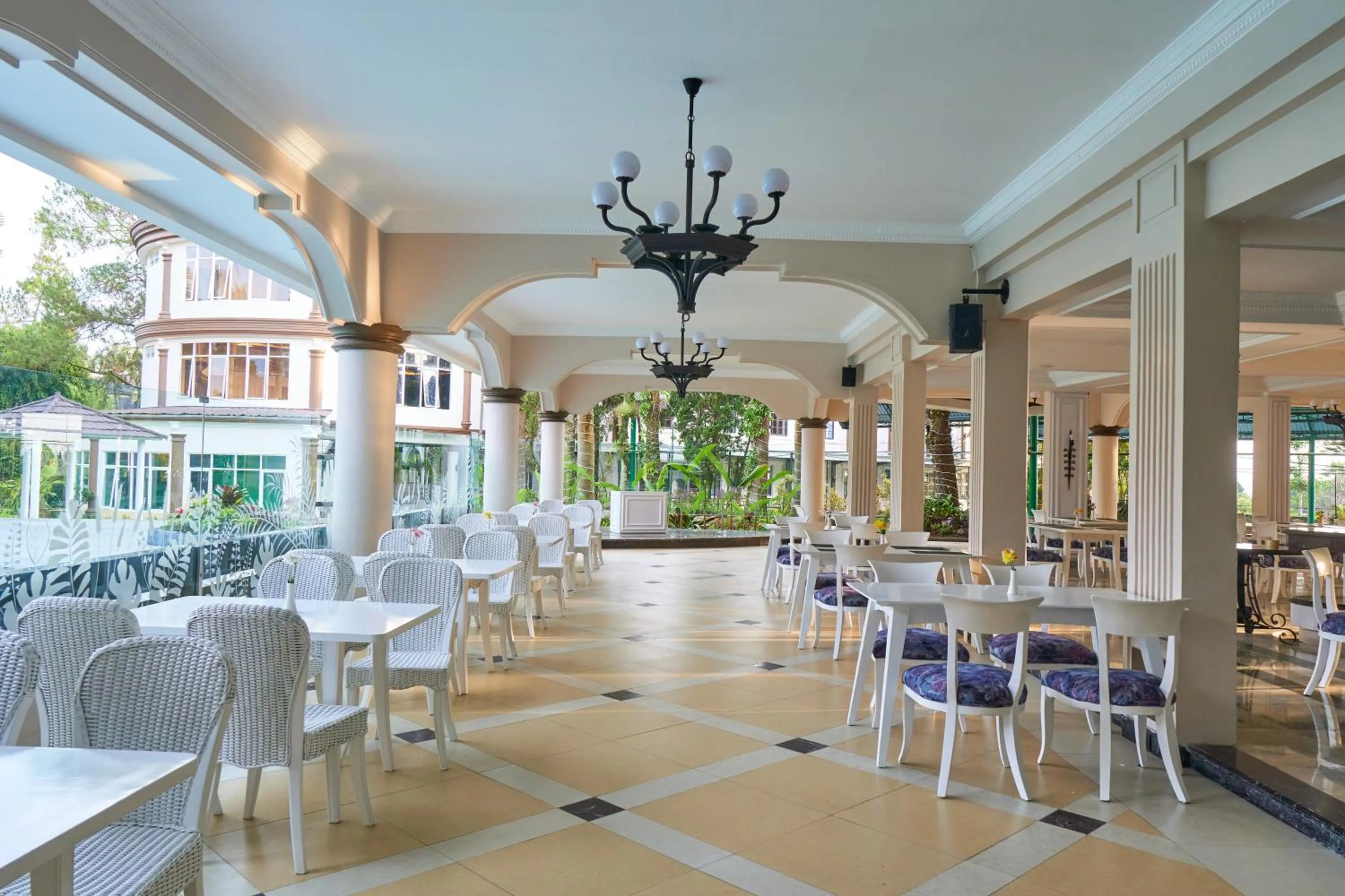 Restaurant/places to eat in Horison Resort Tulip Puncak