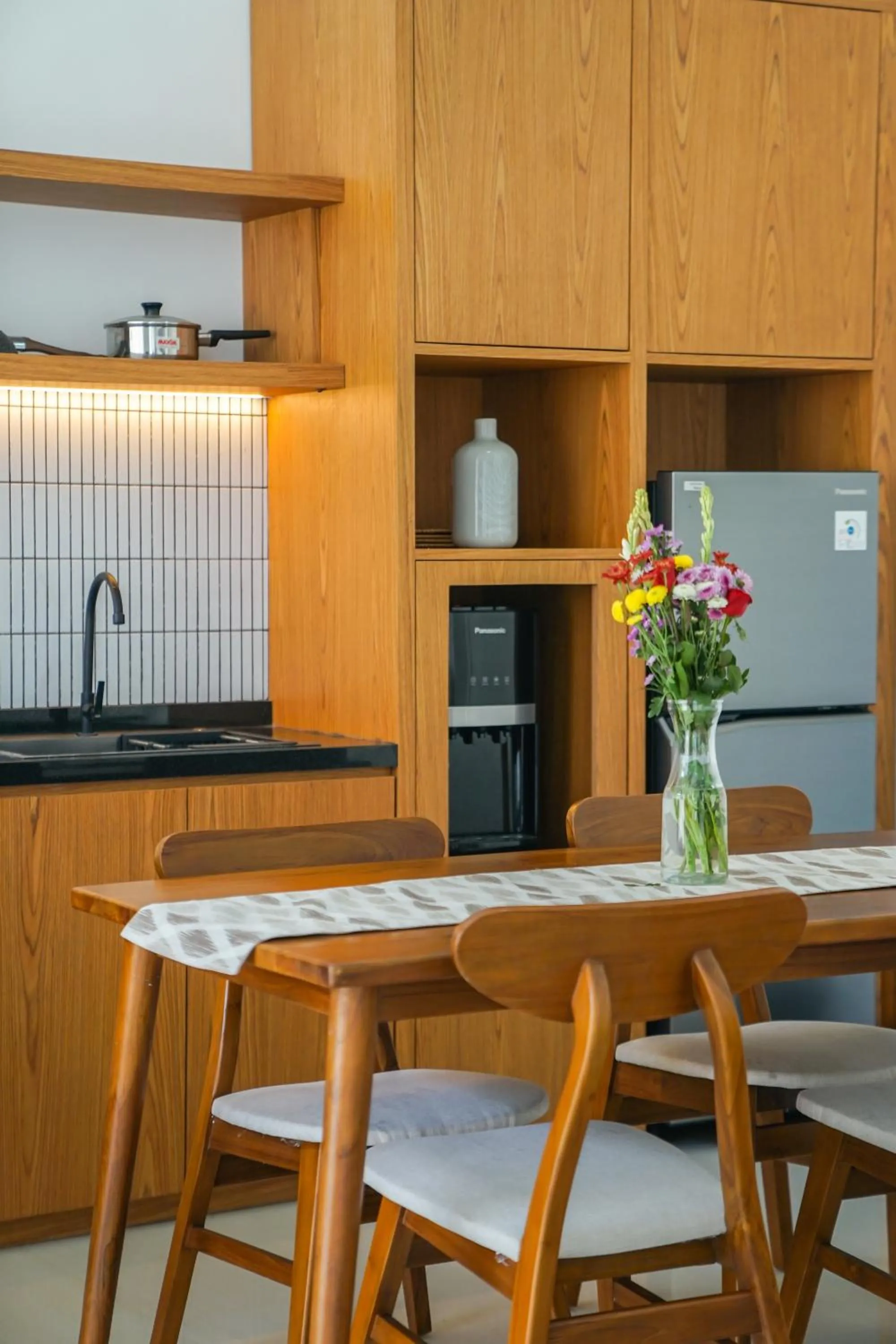 Kitchen or kitchenette in Varila Villa Ubud