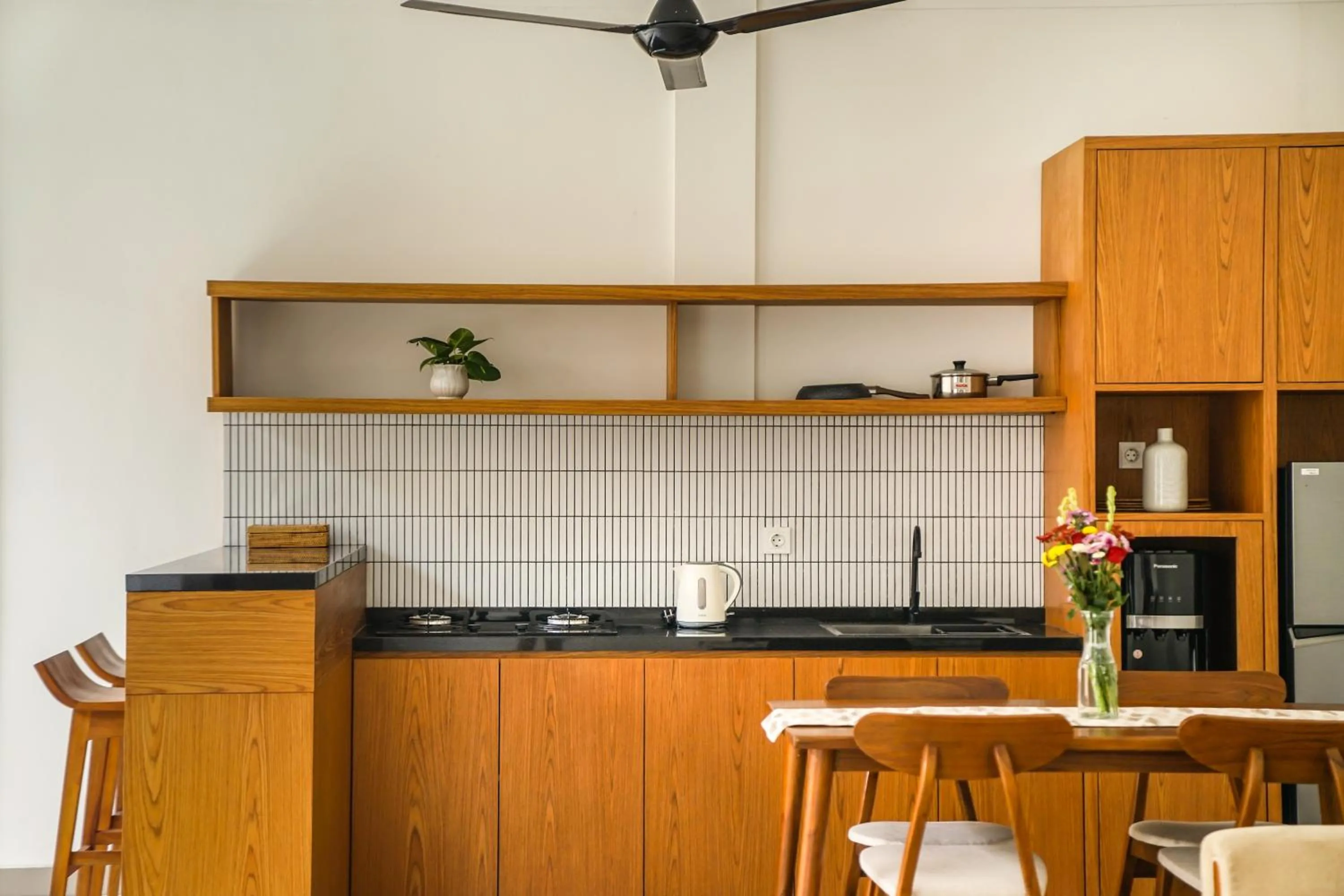 Kitchen or kitchenette in Varila Villa Ubud