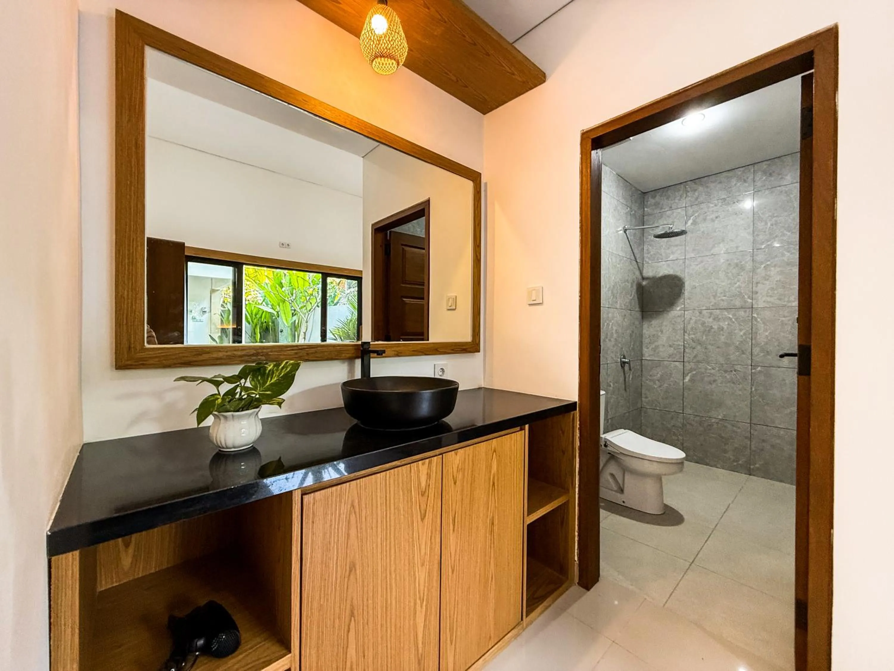 Shower in Varila Villa Ubud