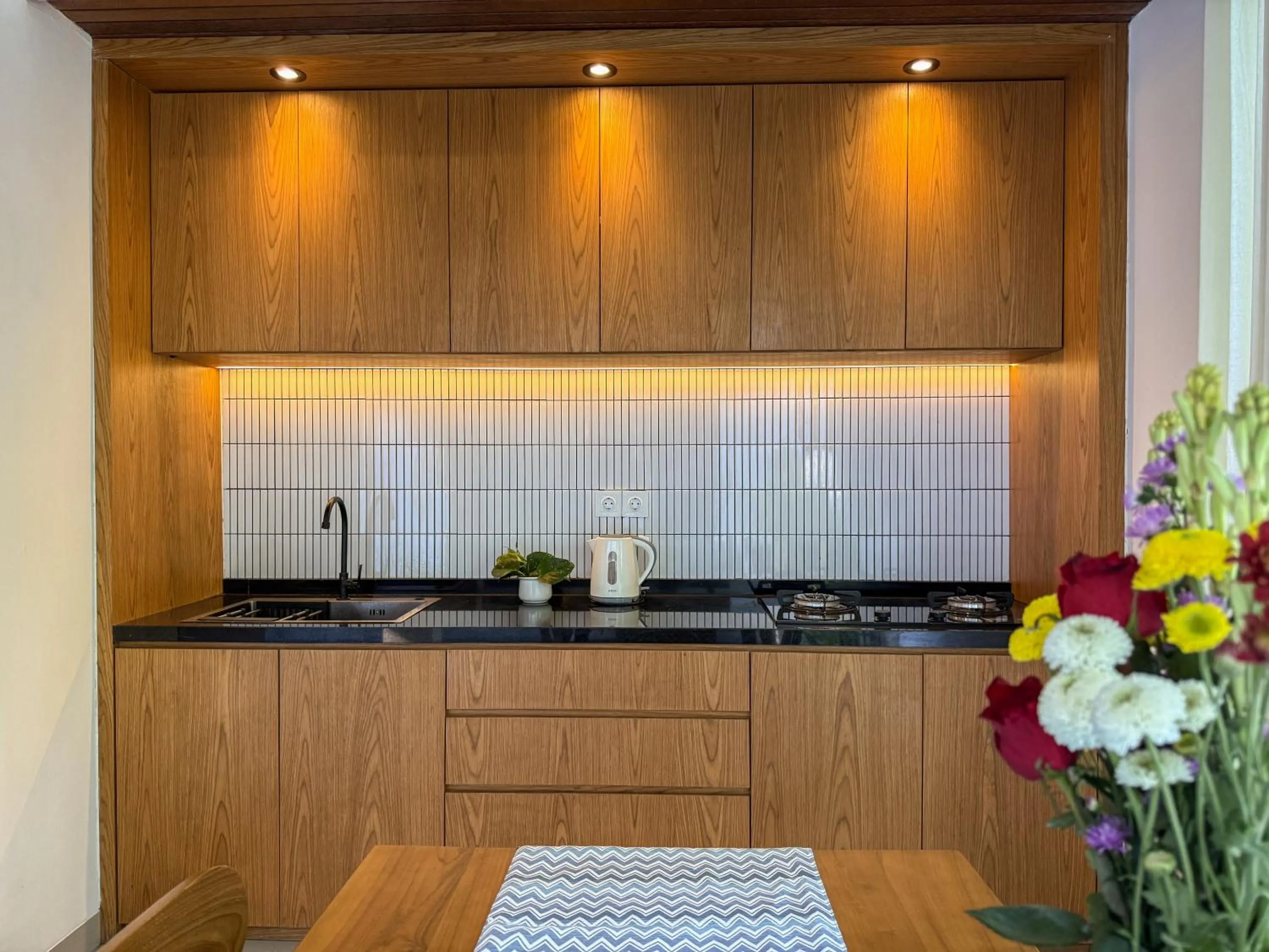 Kitchen or kitchenette in Varila Villa Ubud