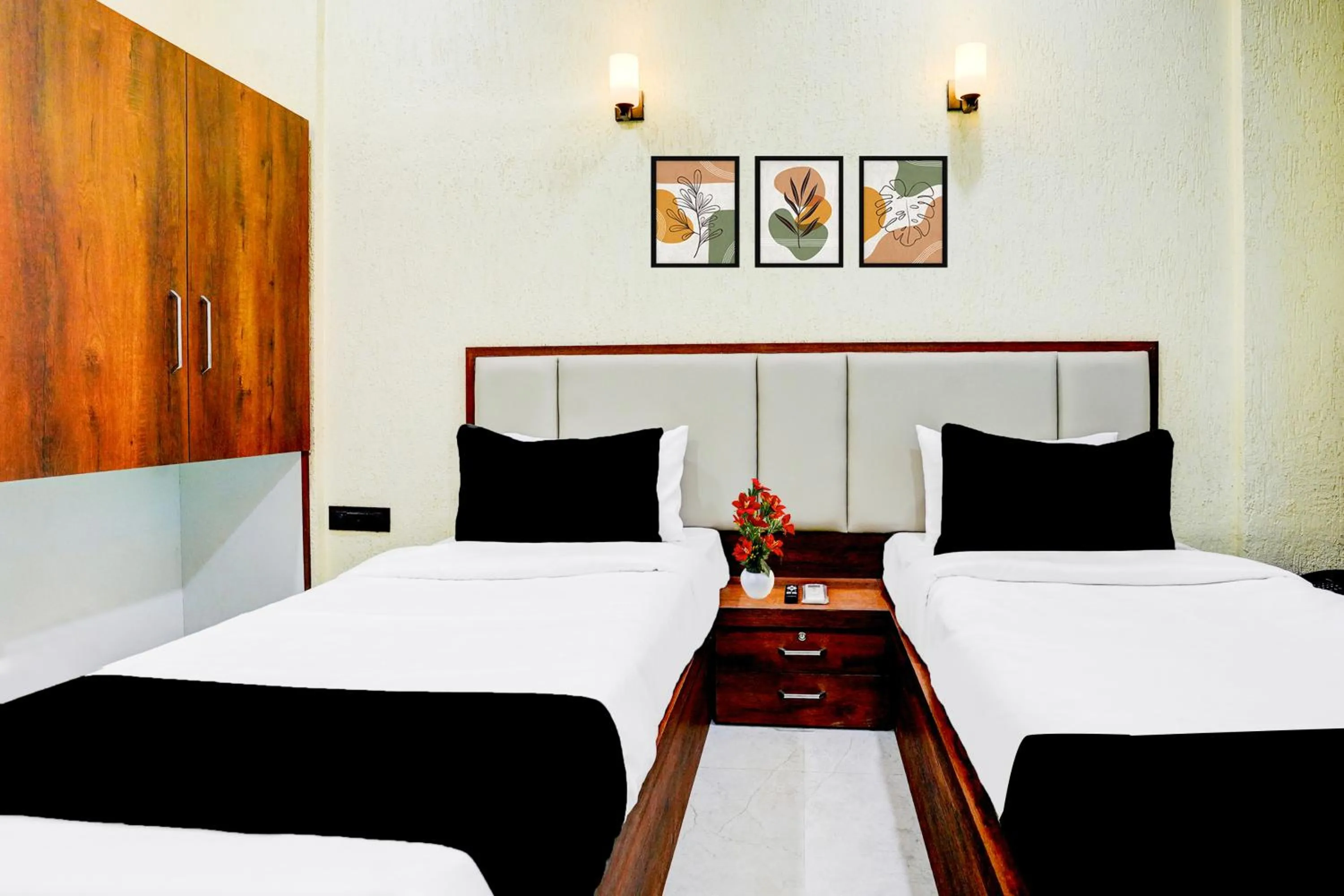 Photo of the whole room, Bed in Super Collection O Kalamboli New Panvel Formerly Golden Paradise