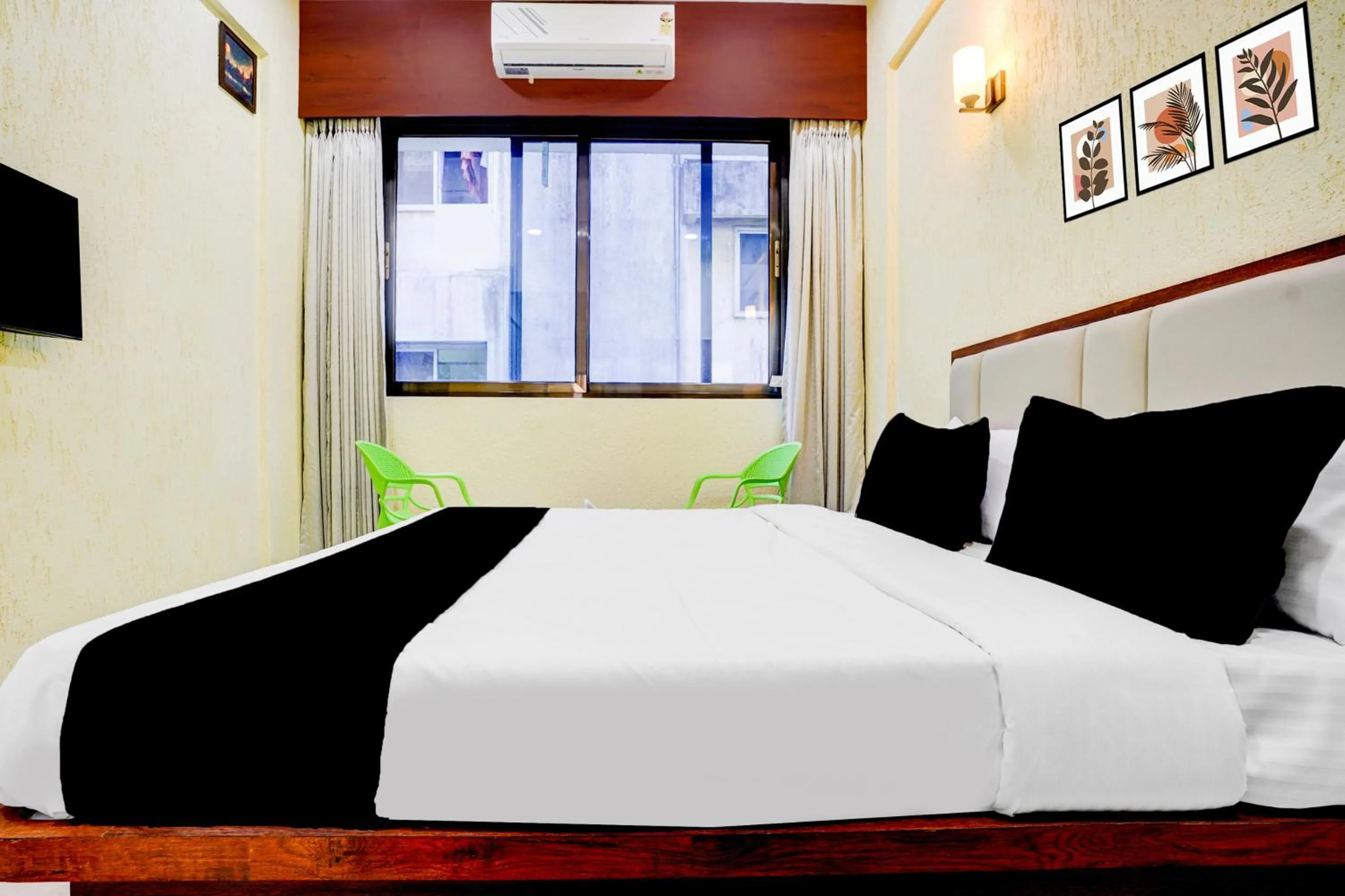 Photo of the whole room, Bed in Super Collection O Kalamboli New Panvel Formerly Golden Paradise