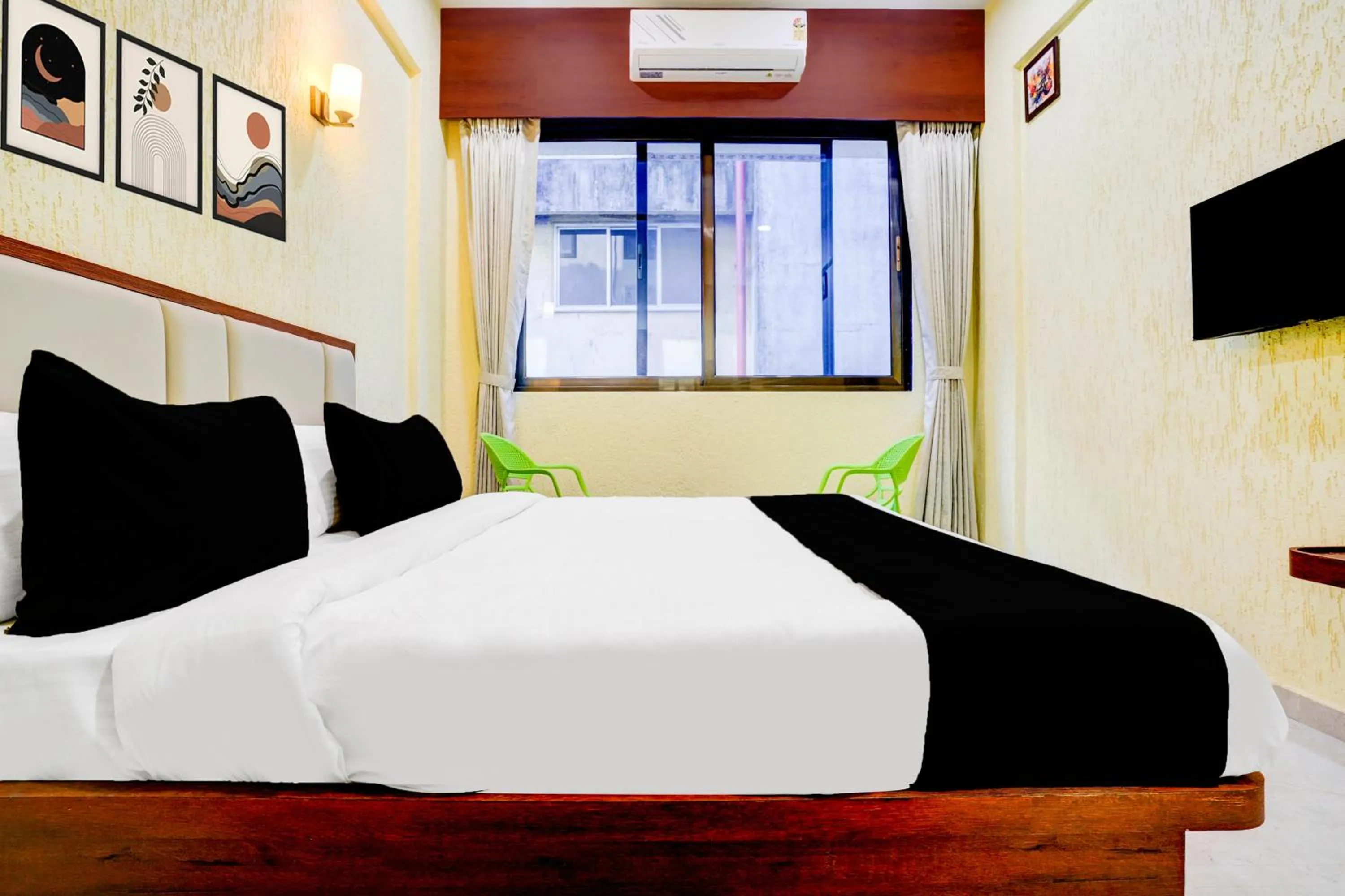 Photo of the whole room, Bed in Super Collection O Kalamboli New Panvel Formerly Golden Paradise