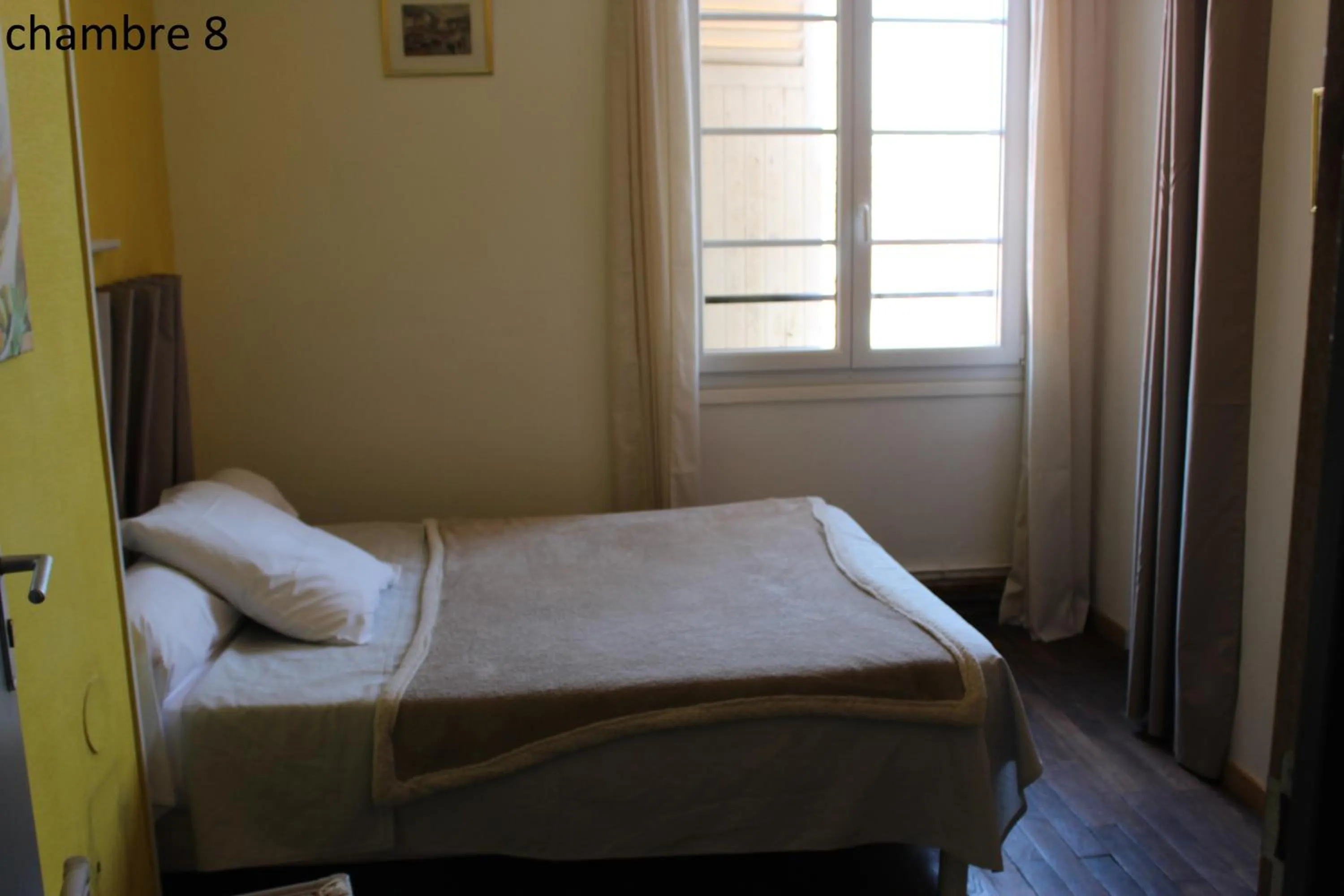 Bed in Hôtel le Dervois