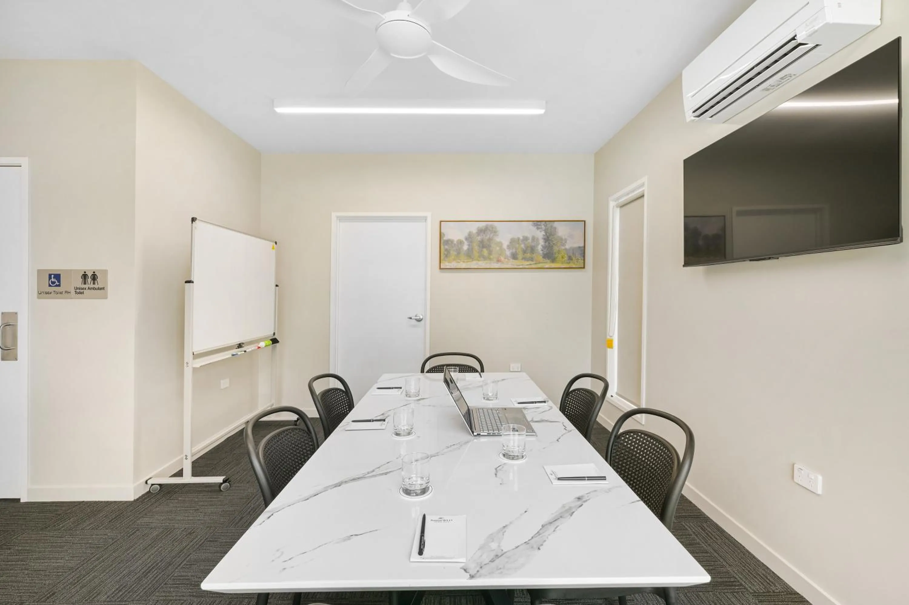 Business facilities in Avenue WEST Studio Units