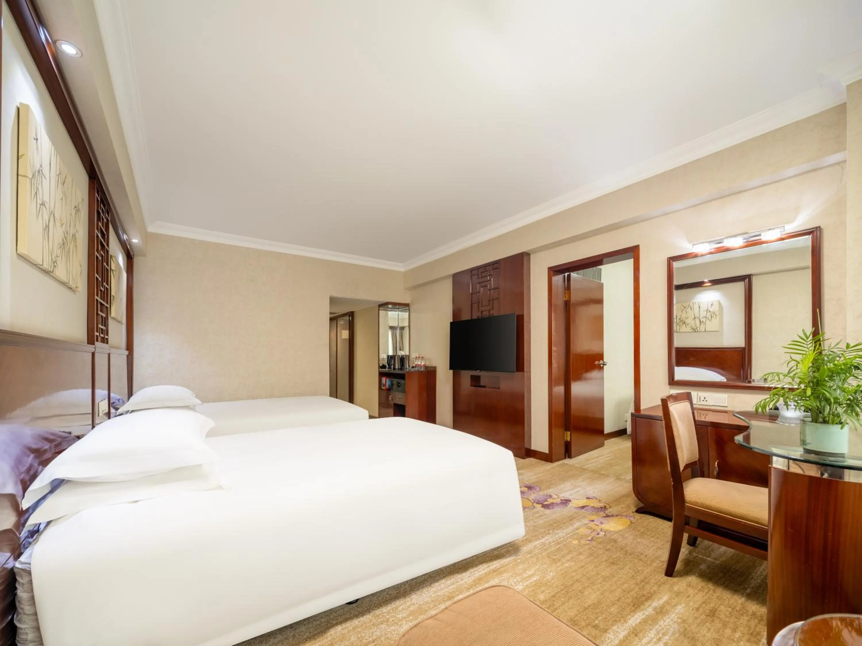 Photo of the whole room, Bed in Guangzhou Hutian Hotel