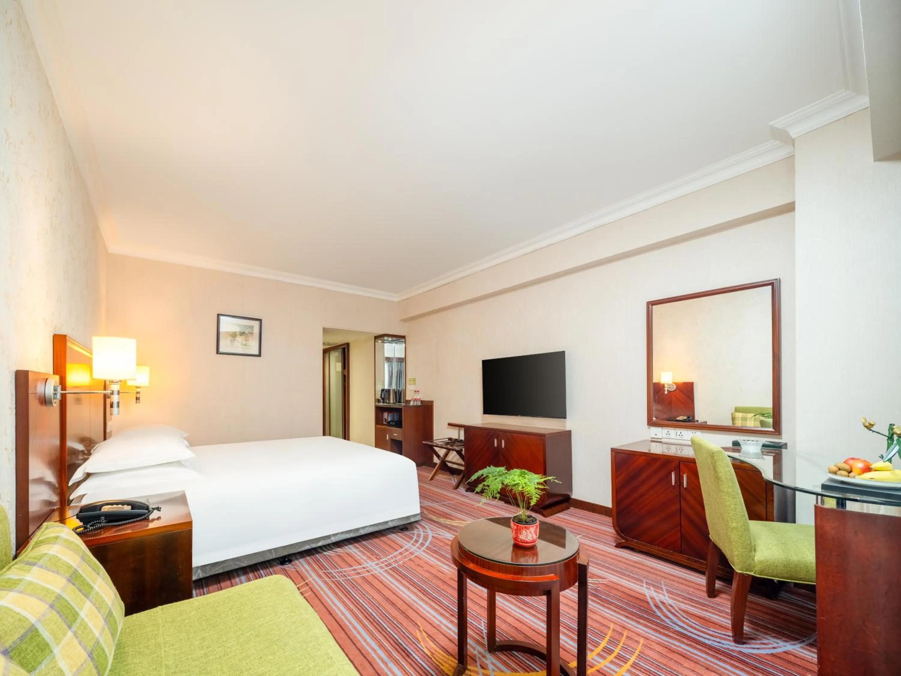 Photo of the whole room, Bed in Guangzhou Hutian Hotel