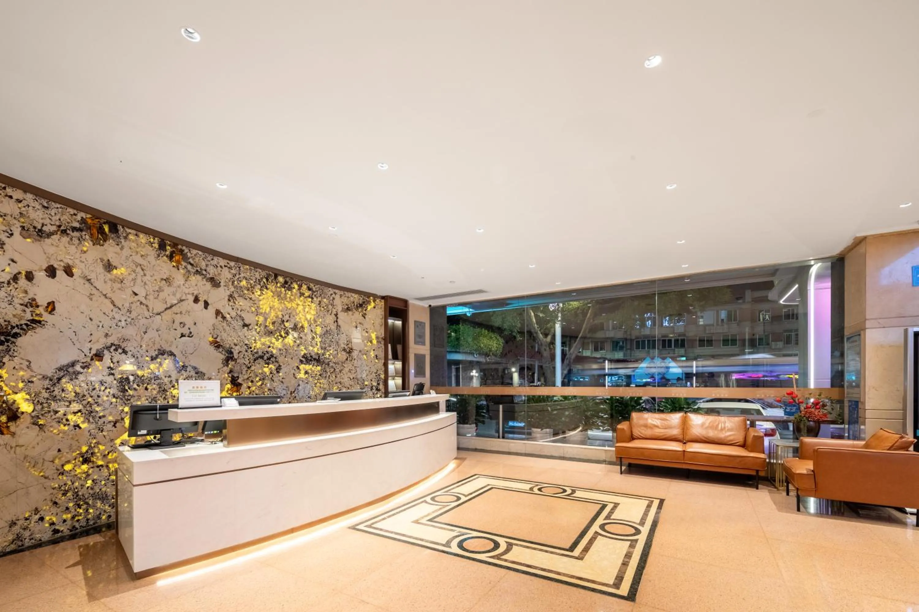 Lobby or reception in Guangzhou Hutian Hotel