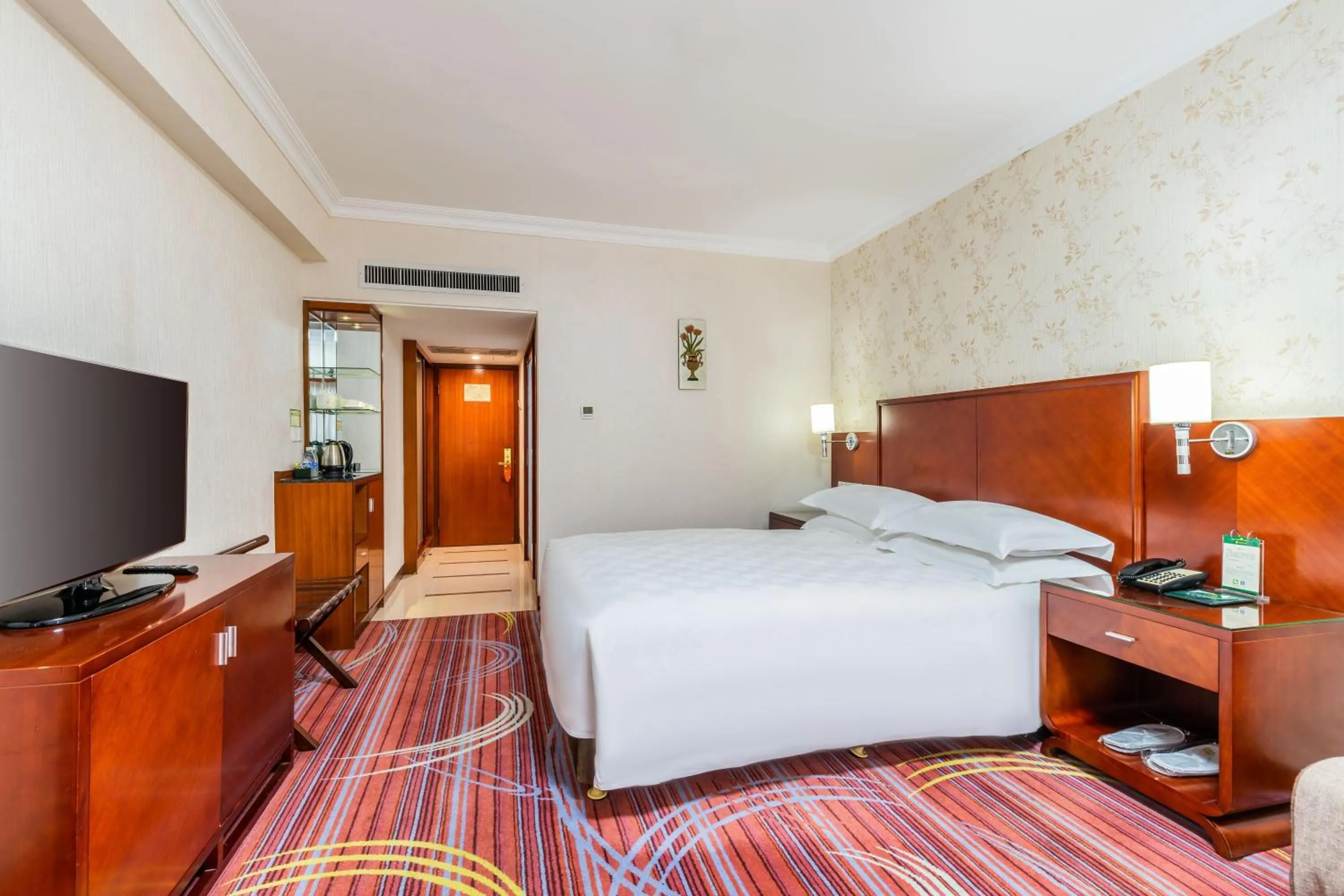 Photo of the whole room, Bed in Guangzhou Hutian Hotel
