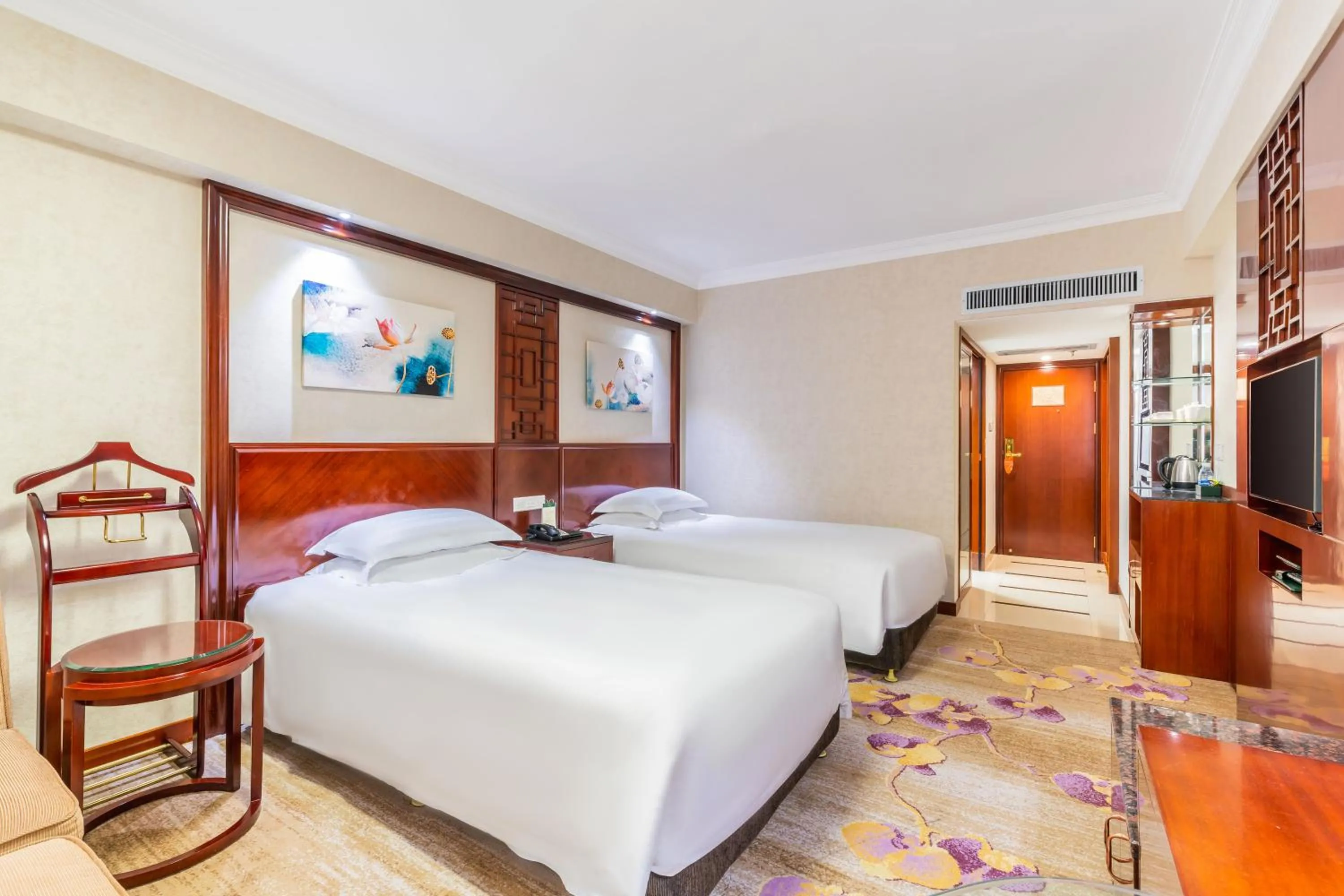 Bed in Guangzhou Hutian Hotel