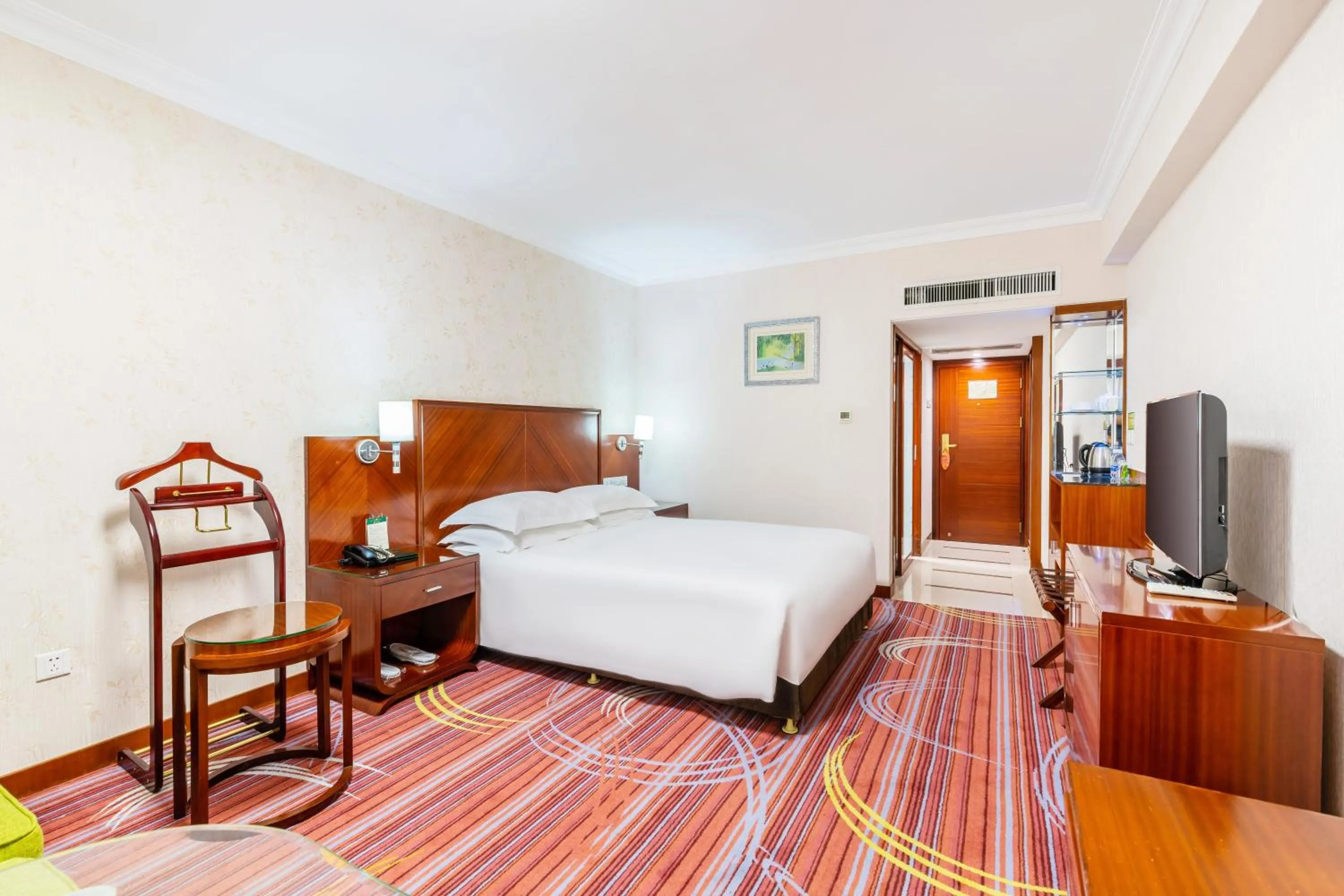 Photo of the whole room, Bed in Guangzhou Hutian Hotel