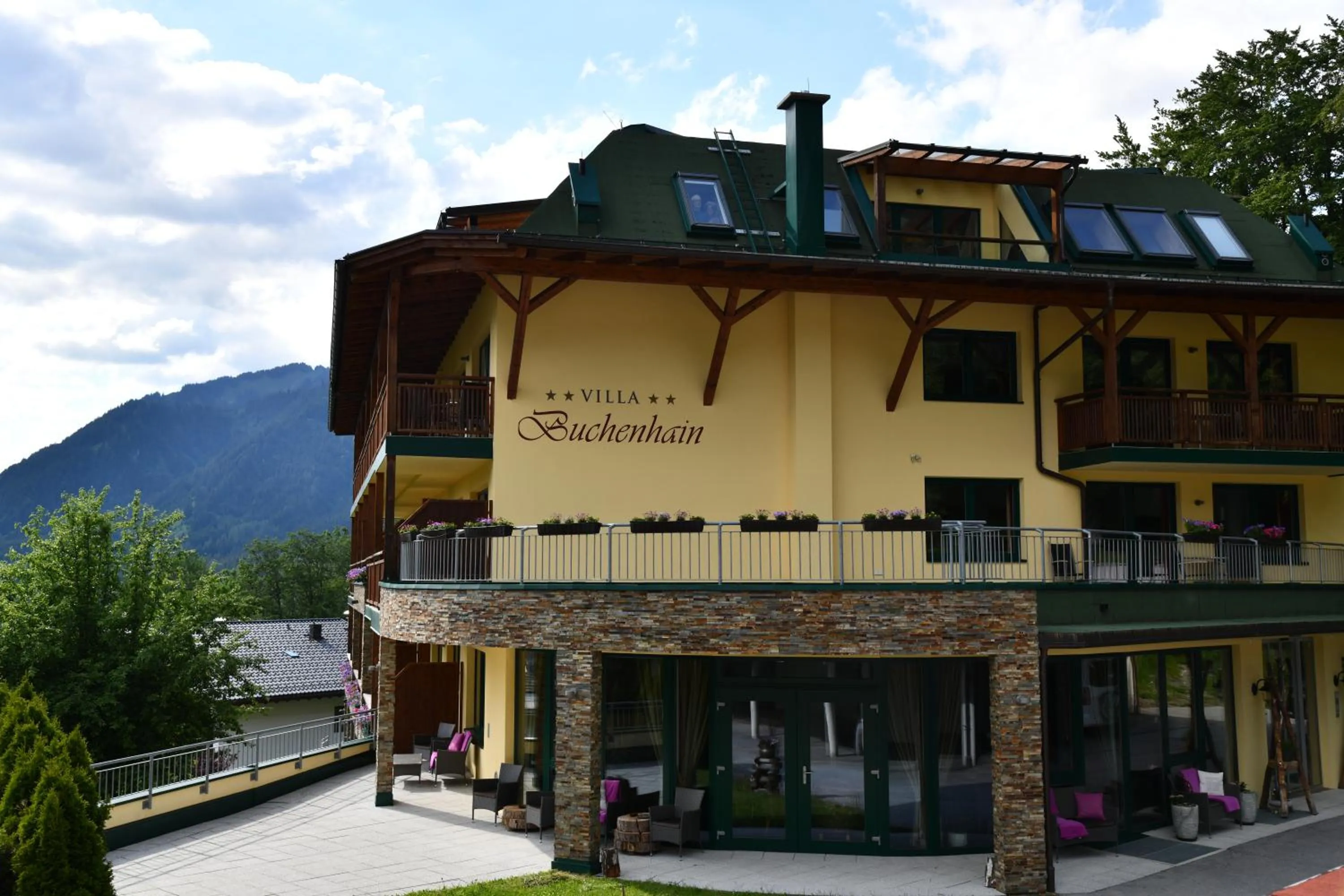 Property building in Villa Buchenhain