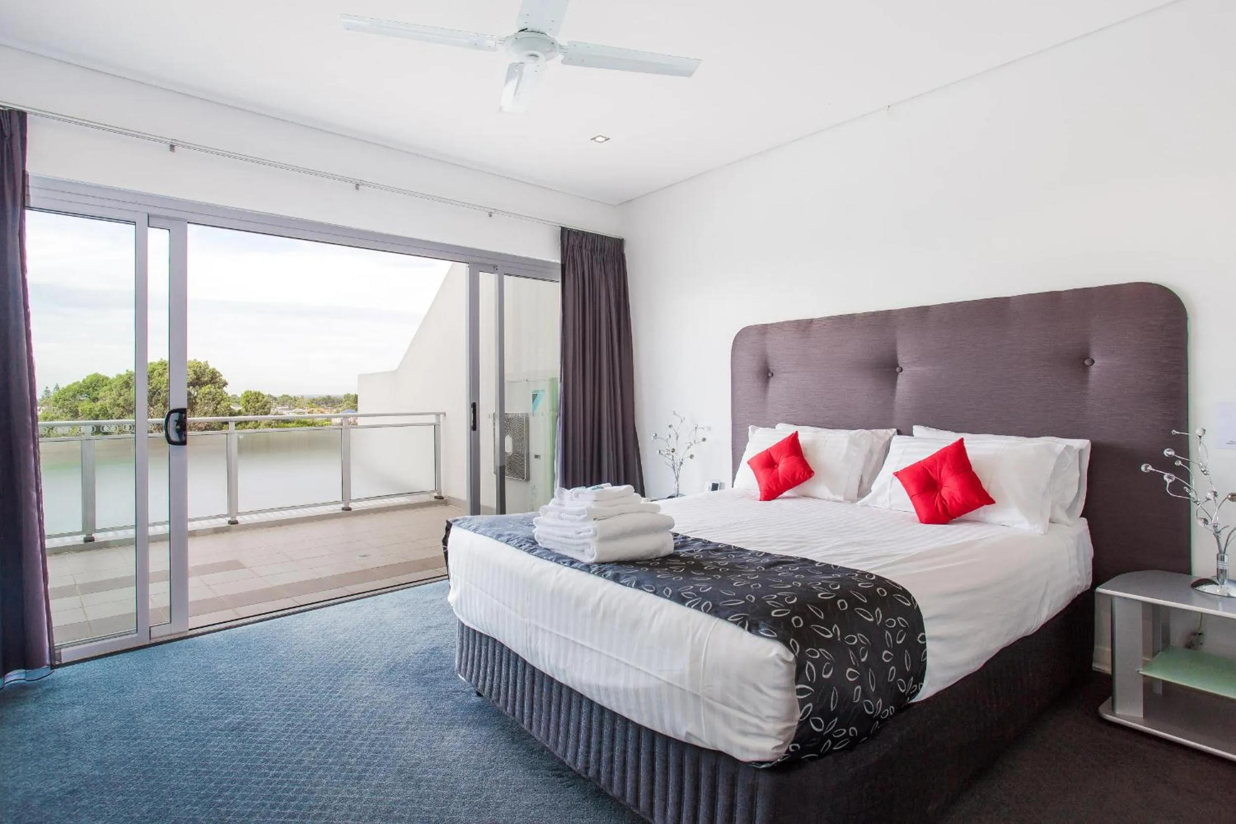 Bed in Spinnakers by Rockingham Apartments