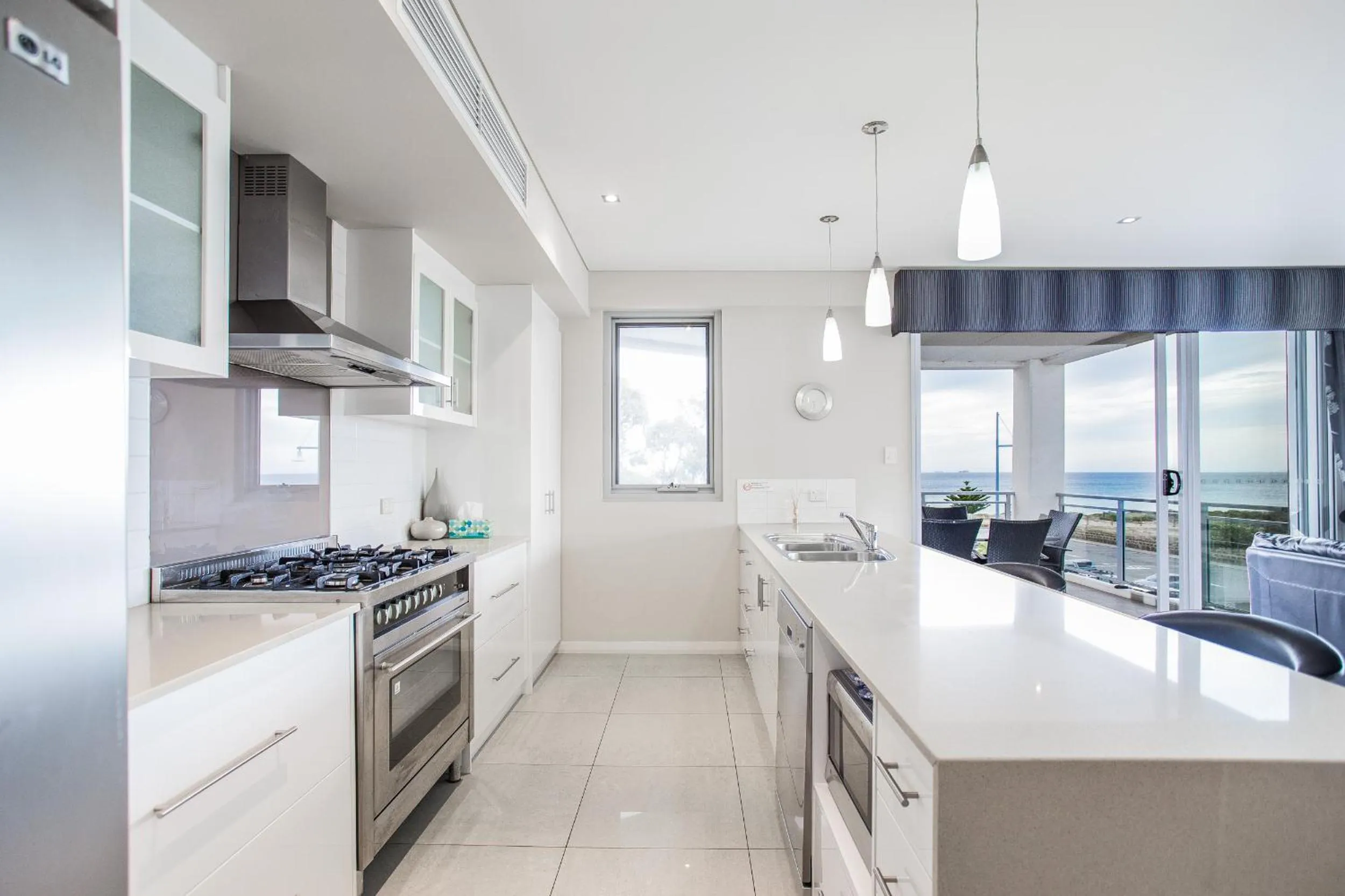 Kitchen or kitchenette in Spinnakers by Rockingham Apartments